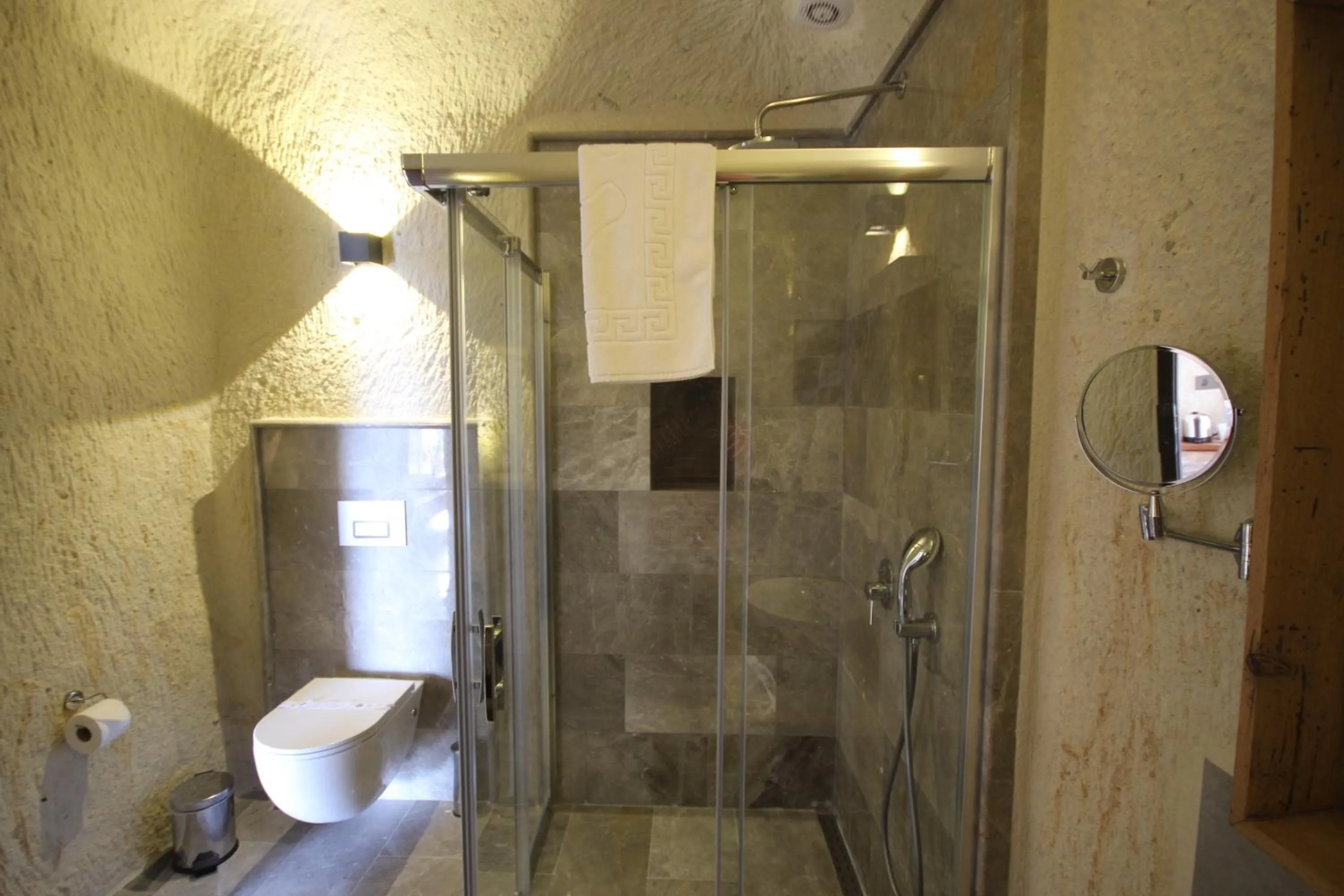 Bathroom in 1811 Cave Hotel