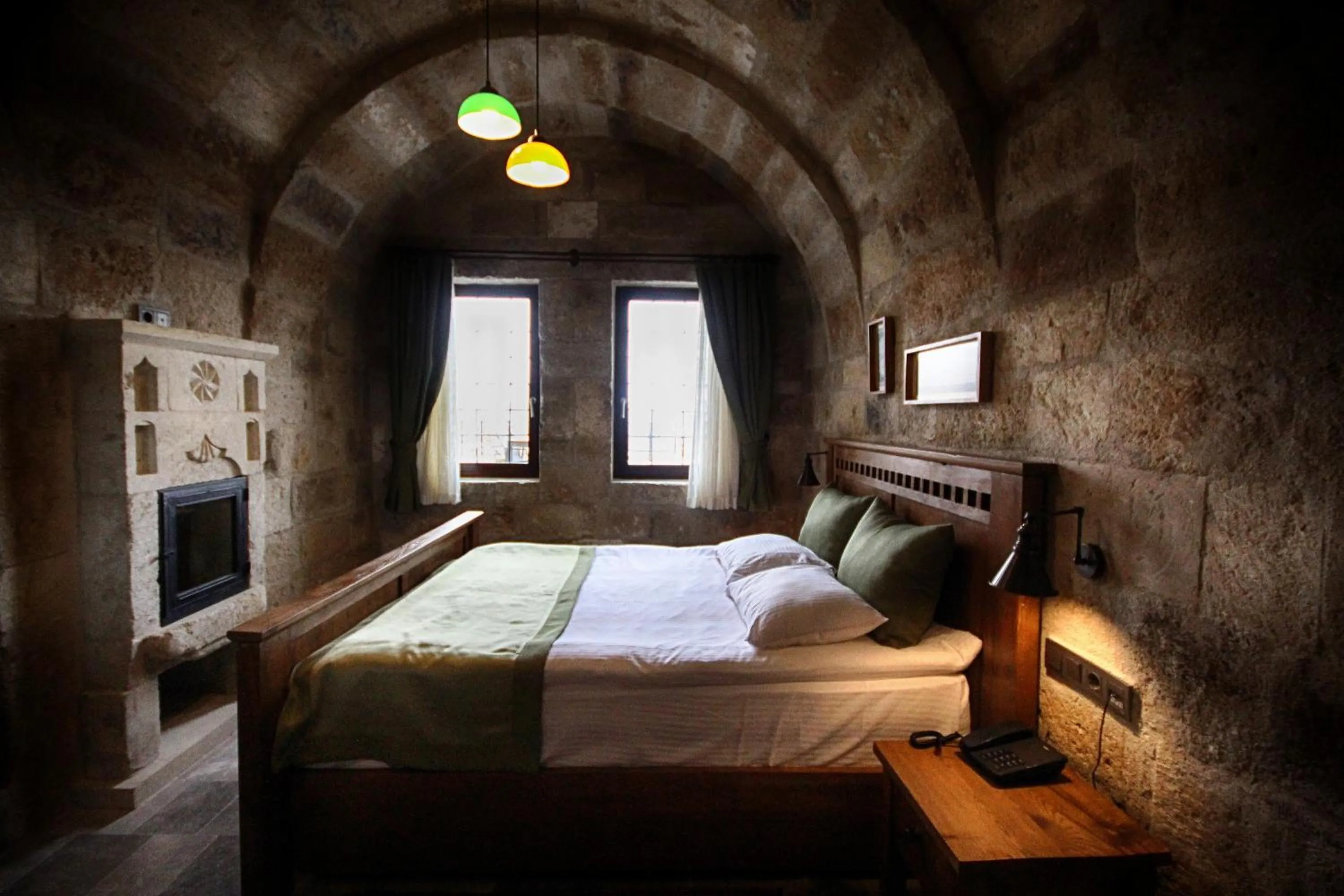 Bedroom, Bed in 1811 Cave Hotel
