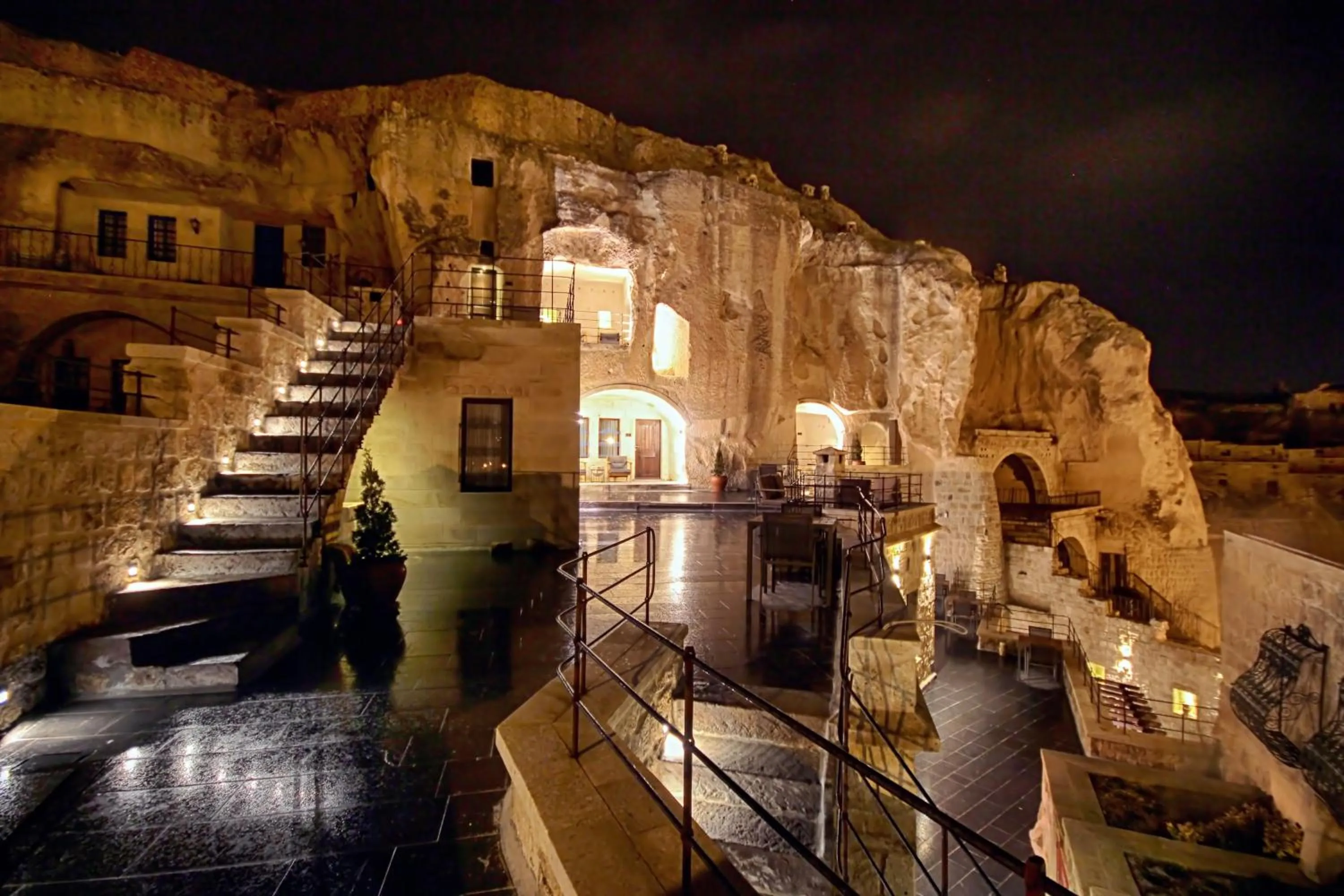 Property building in 1811 Cave Hotel