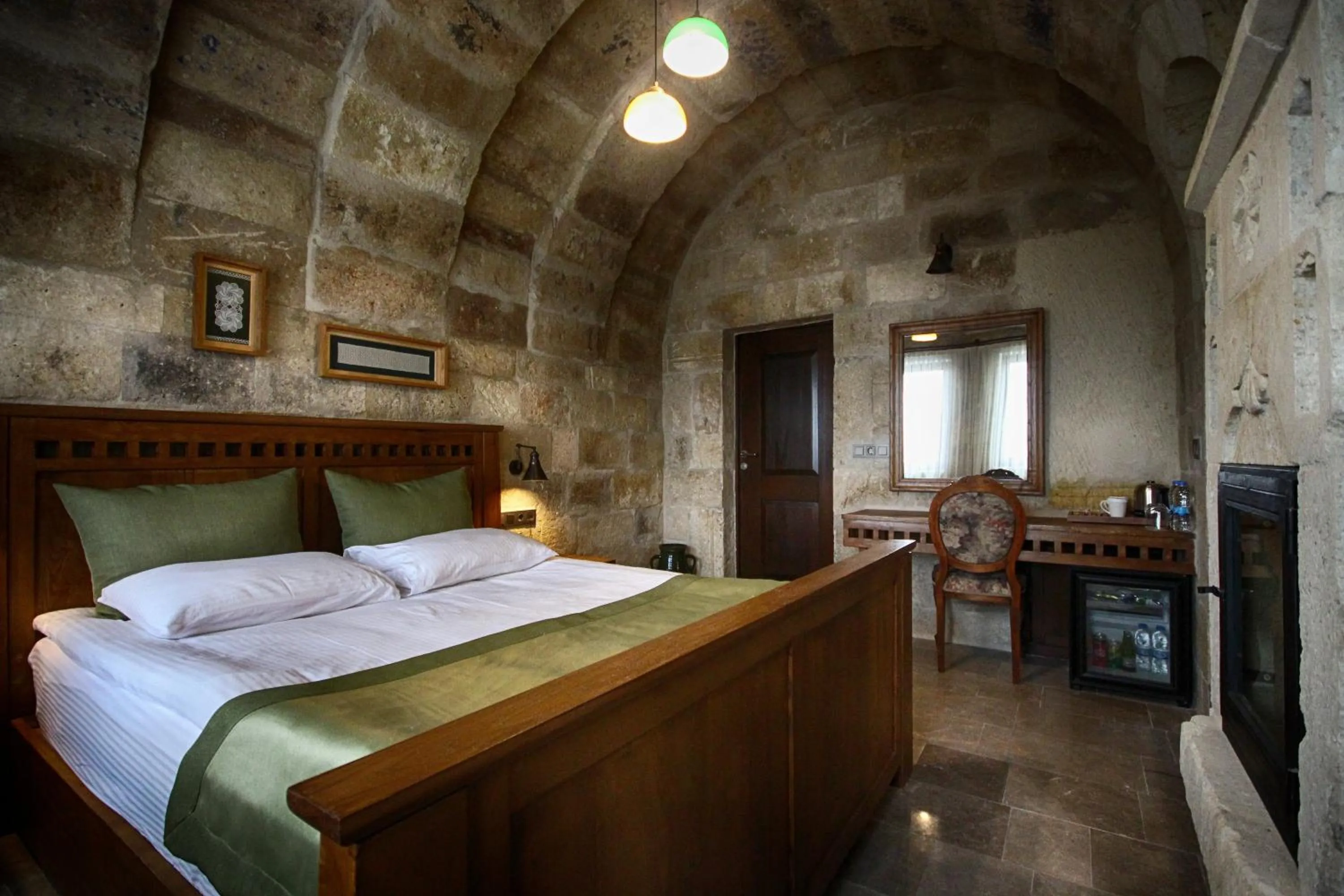 Bedroom, Bed in 1811 Cave Hotel