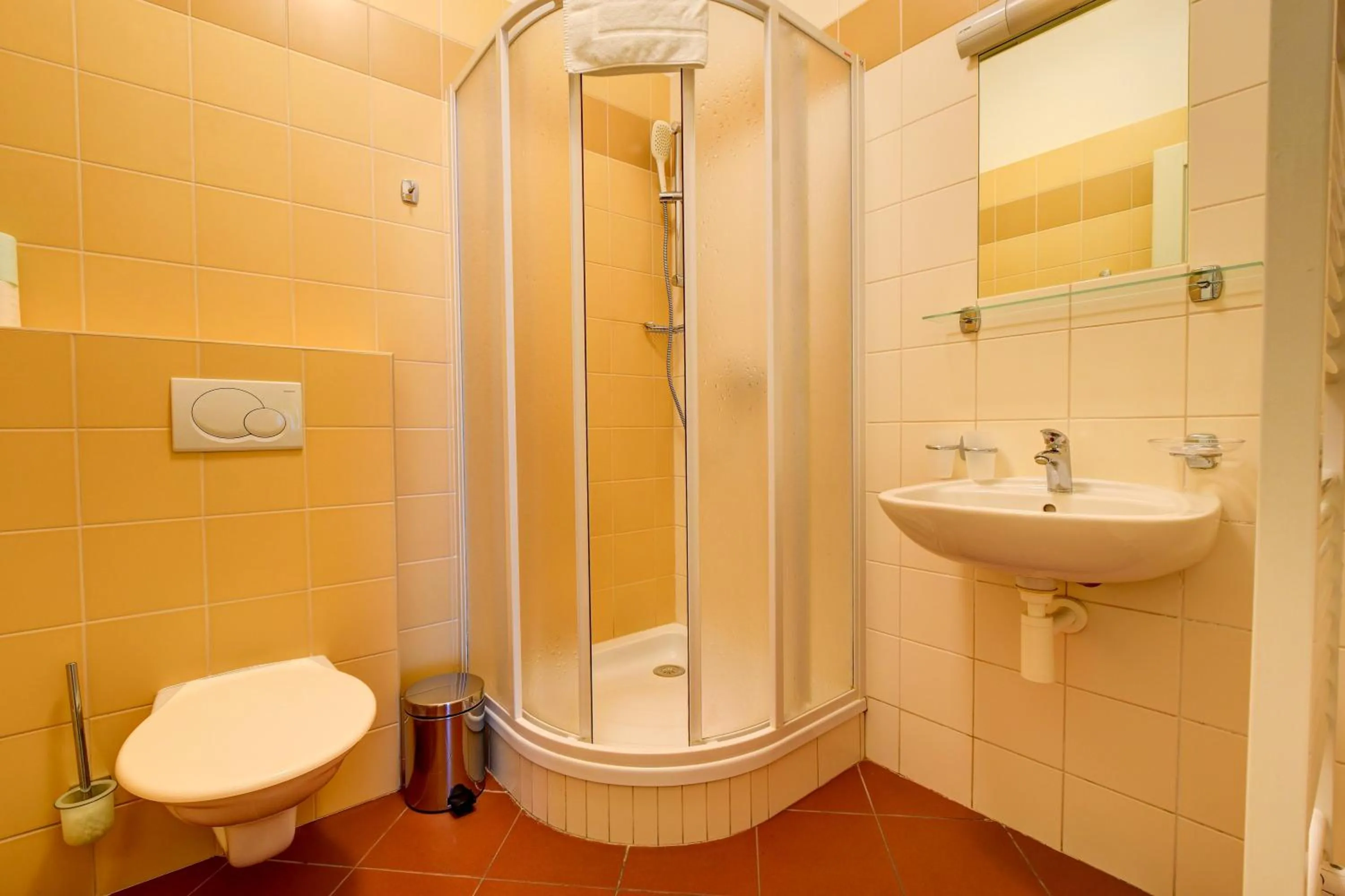 Shower in Zámek Křtiny