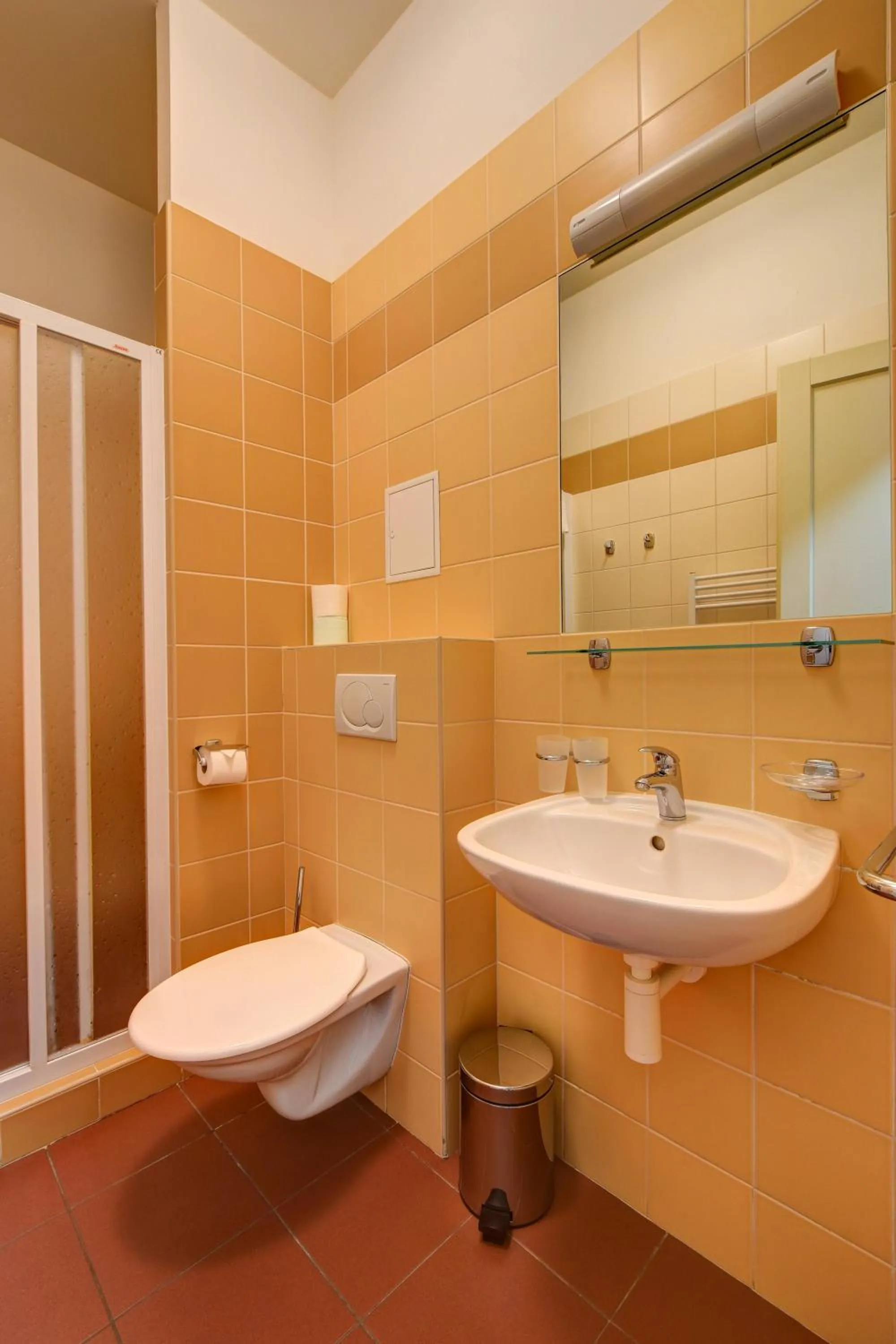 Shower in Zámek Křtiny