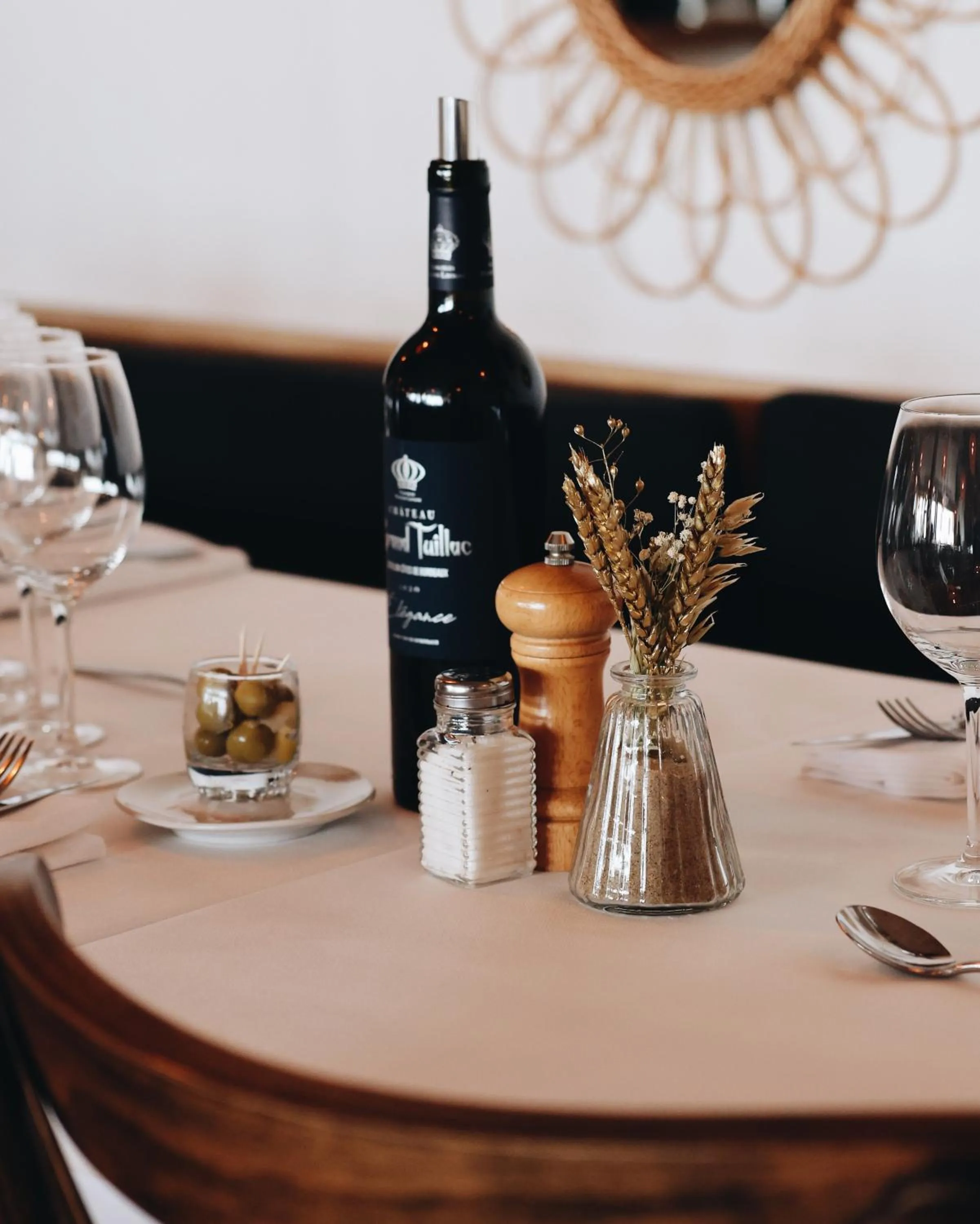 Restaurant/places to eat in Résidence Les Suites du Port - by Le Saint Ferdinand