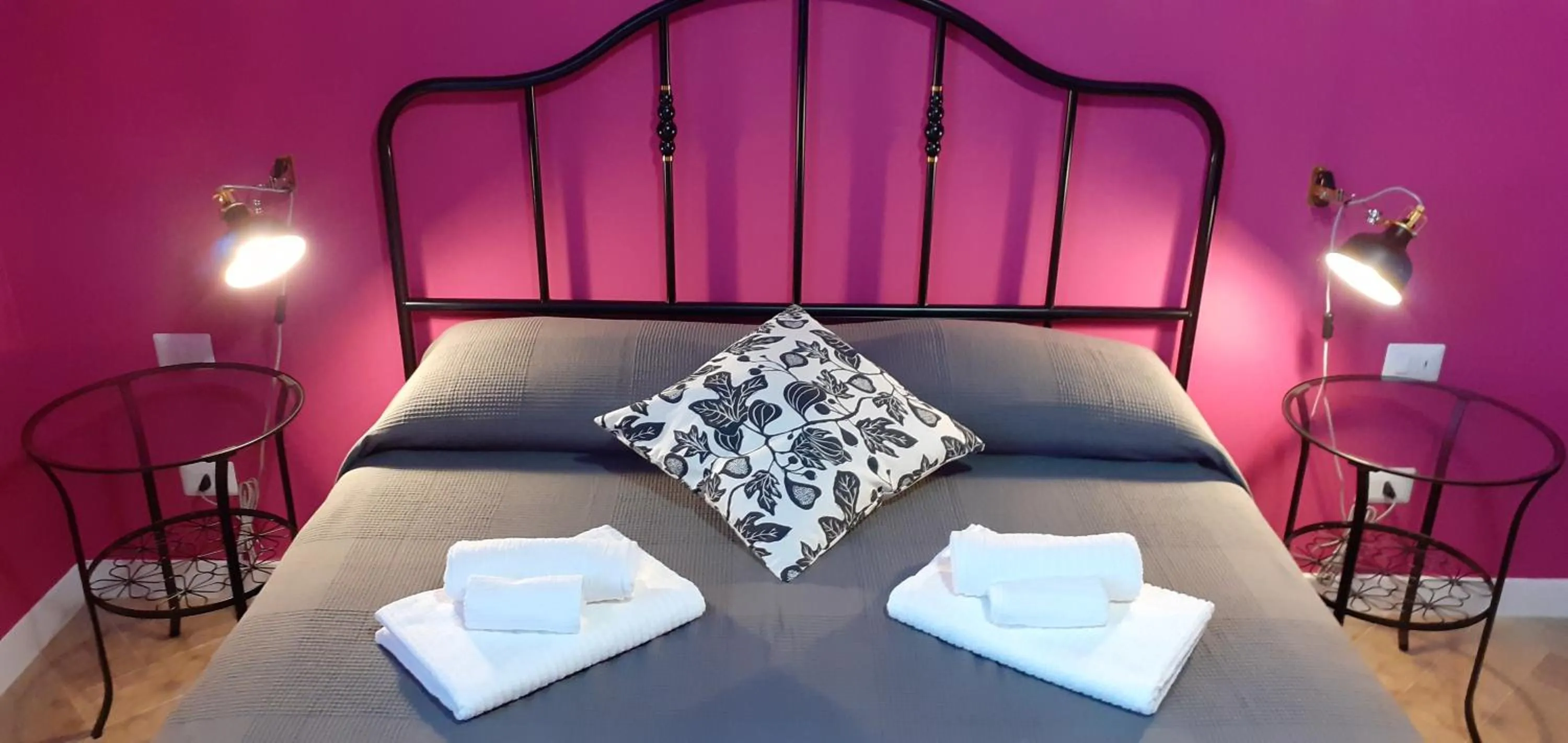 Photo of the whole room, Bed in B&B Stella Scugnizza