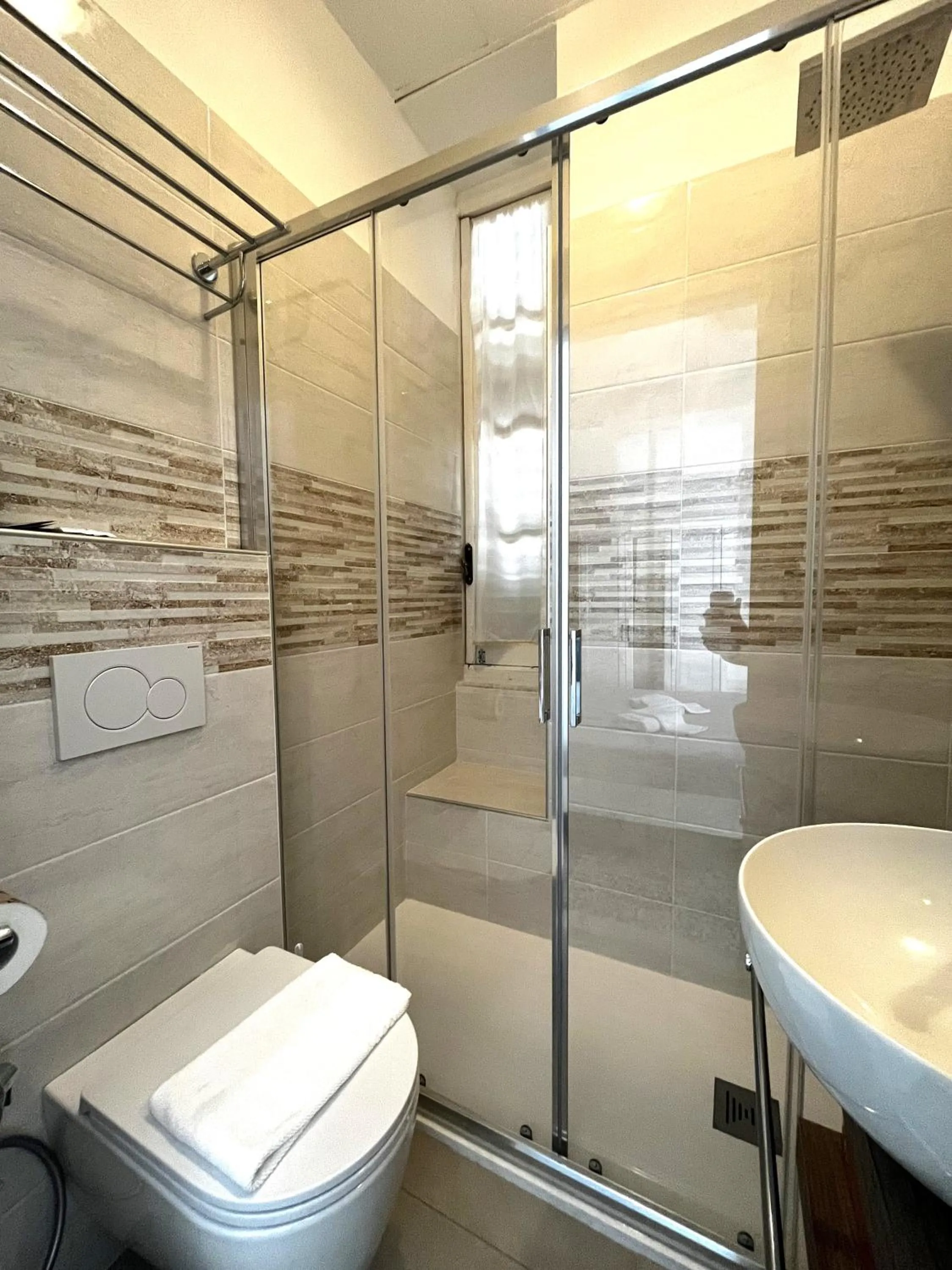 Bathroom in Hotel Baia di Levanto