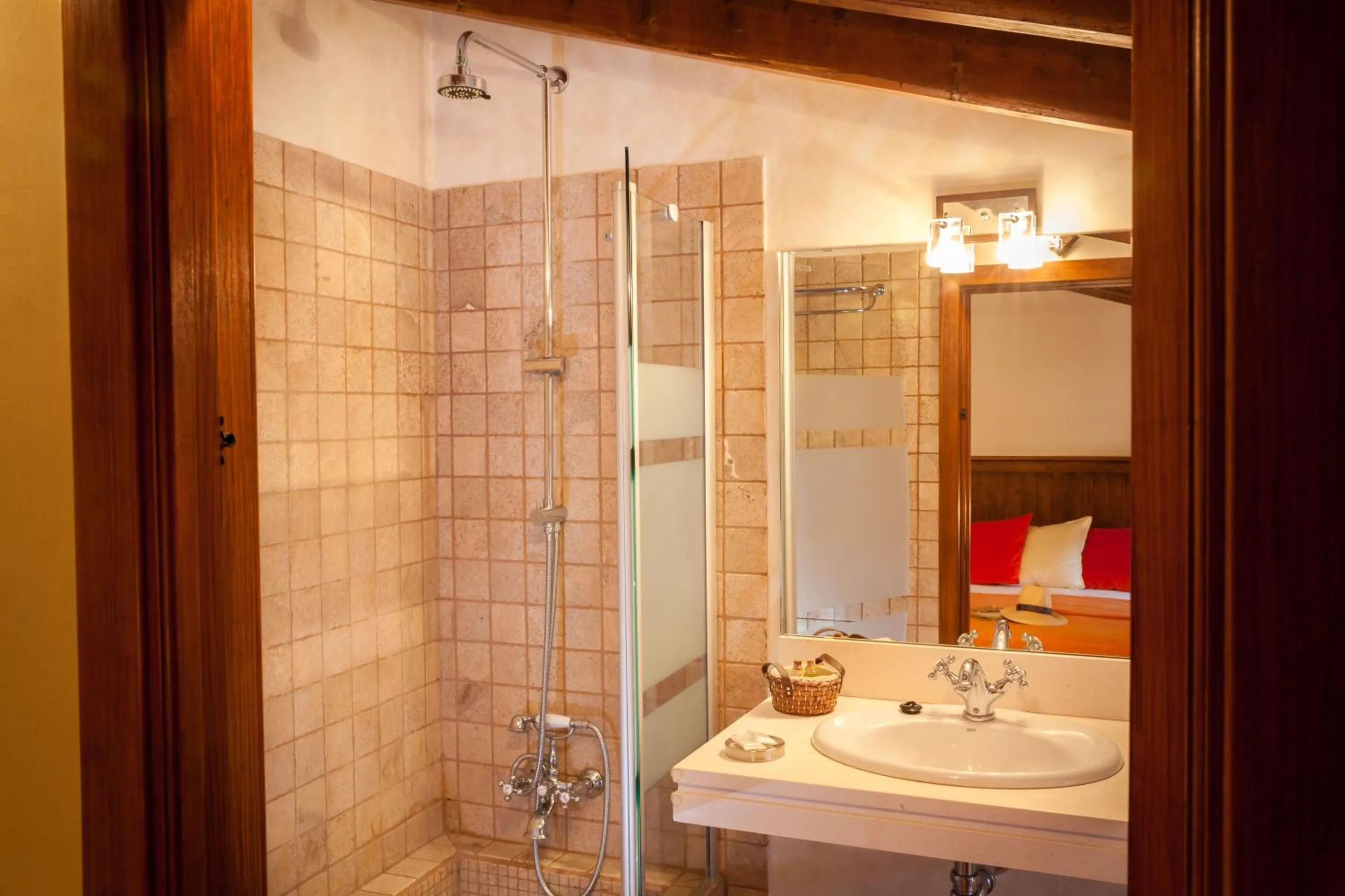 Bathroom in Petit Hotel Alaro
