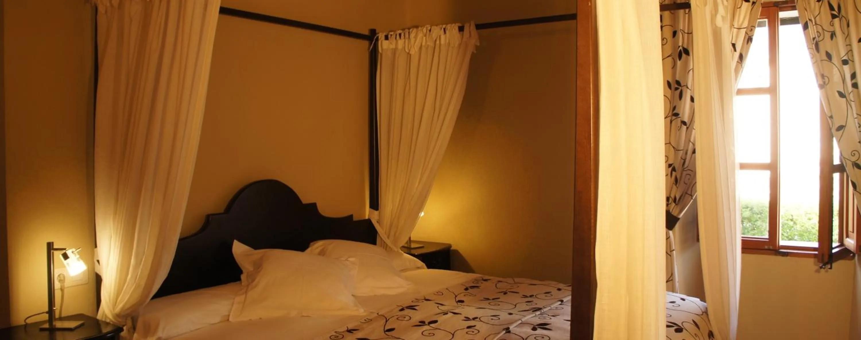 Bedroom, Bed in Petit Hotel Alaro