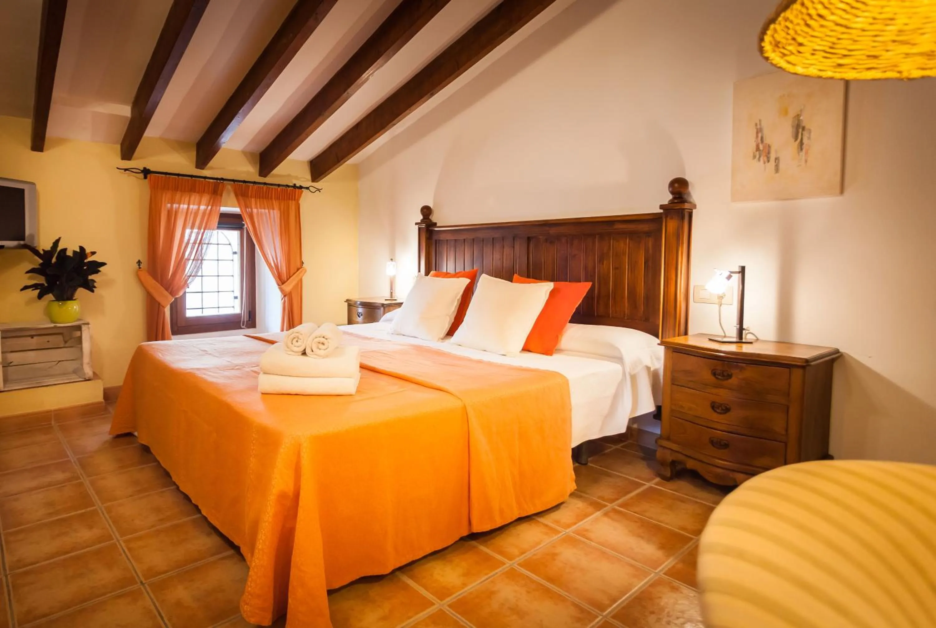 Bed in Petit Hotel Alaro