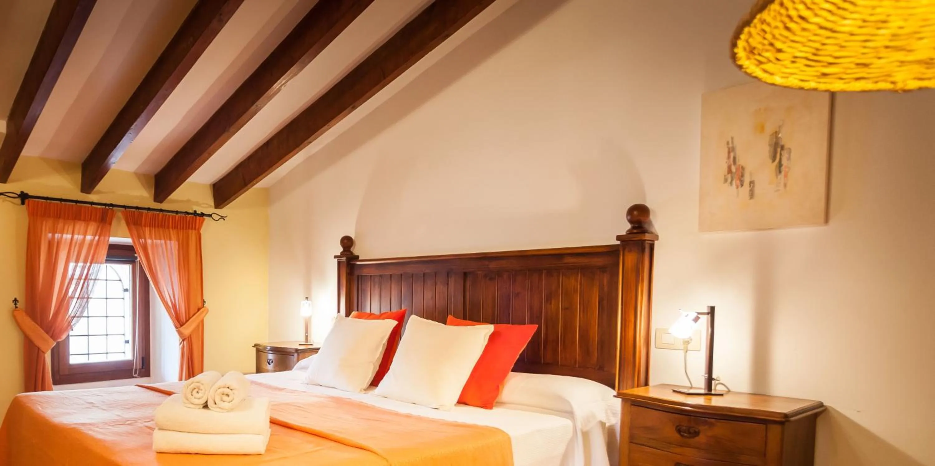 Bed in Petit Hotel Alaro