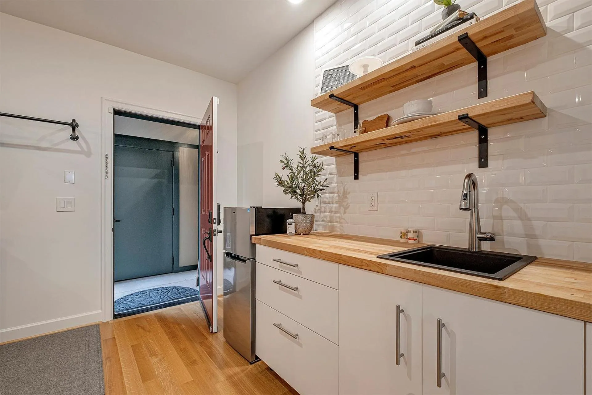 Kitchen or kitchenette in The Orenco Station Hotel