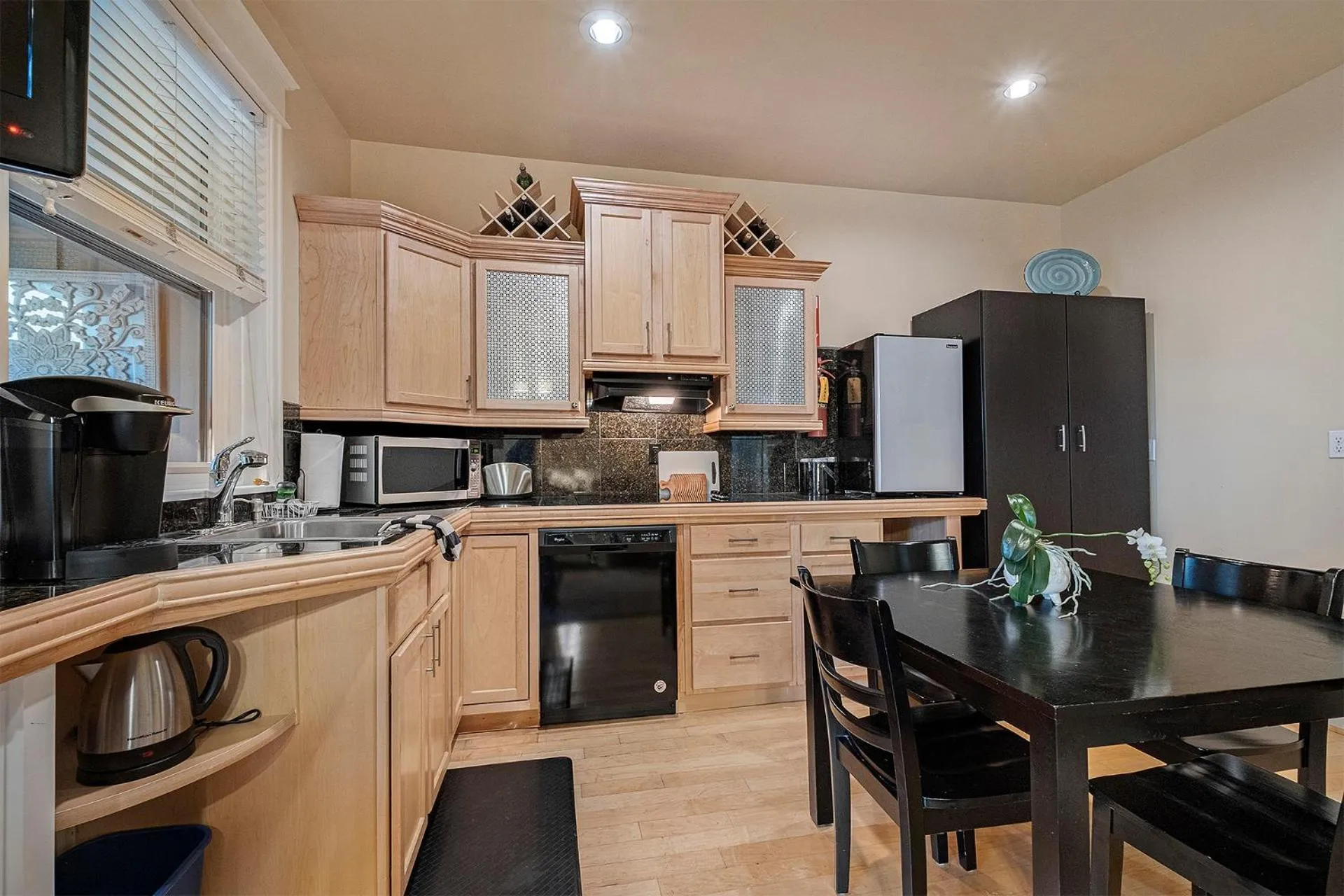 Kitchen or kitchenette in The Orenco Station Hotel