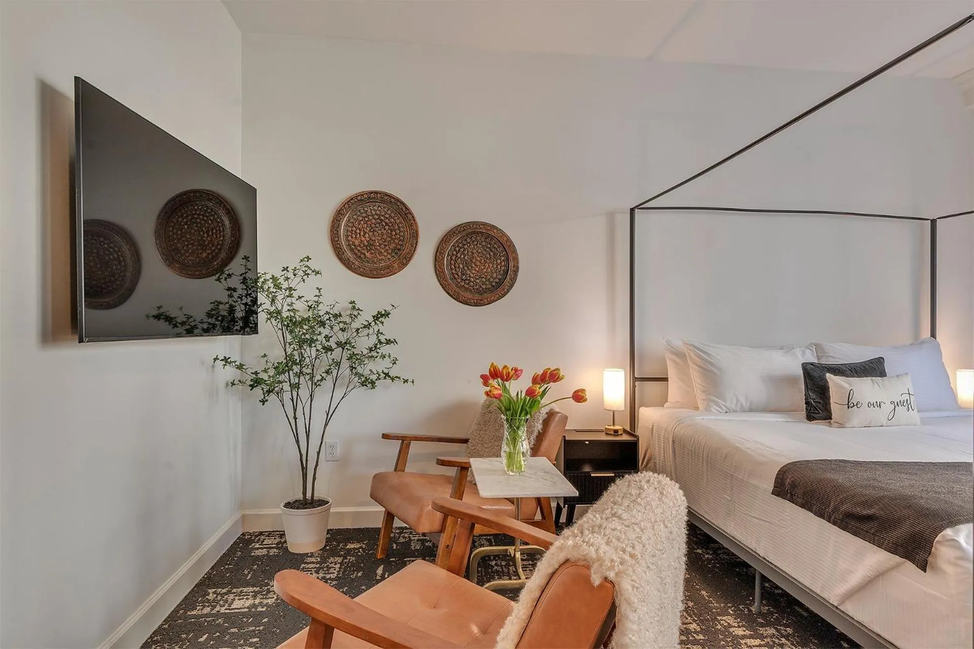 TV and multimedia, Bed in The Orenco Station Hotel