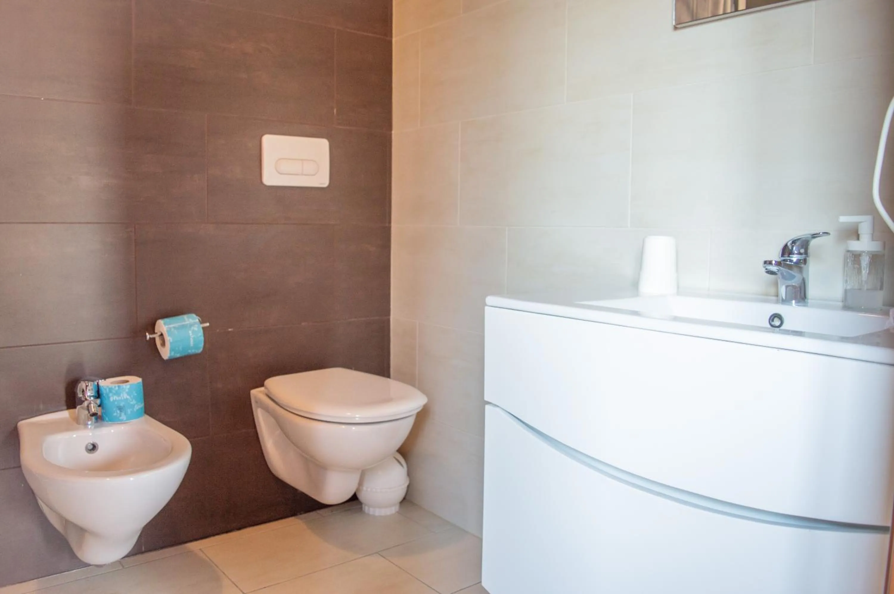 Bathroom in La Valle Dei Caprioli Village Bungalow Park - Freelandia Azienda Agricola