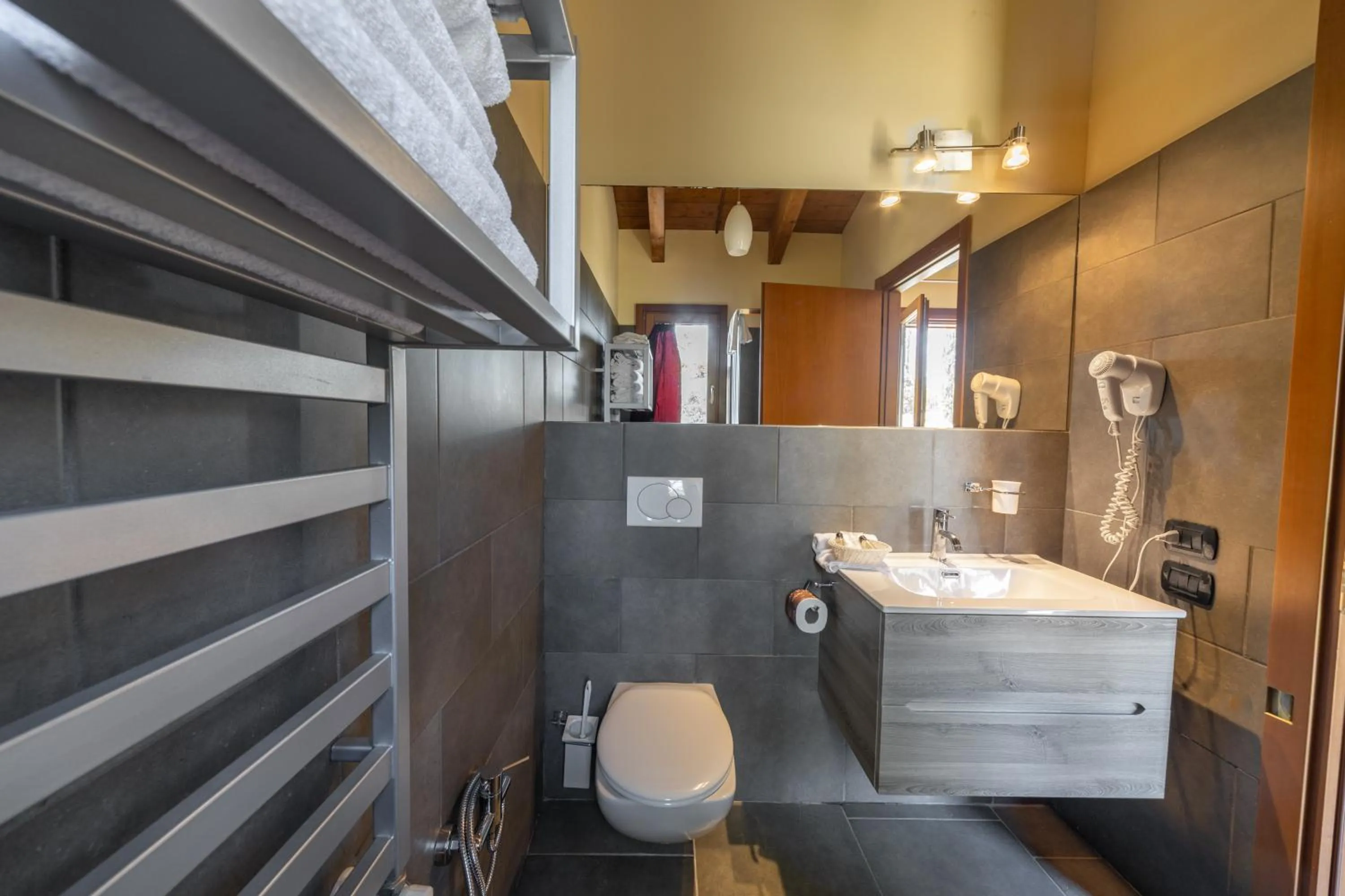 Bathroom in La Valle Dei Caprioli Village Bungalow Park - Freelandia Azienda Agricola