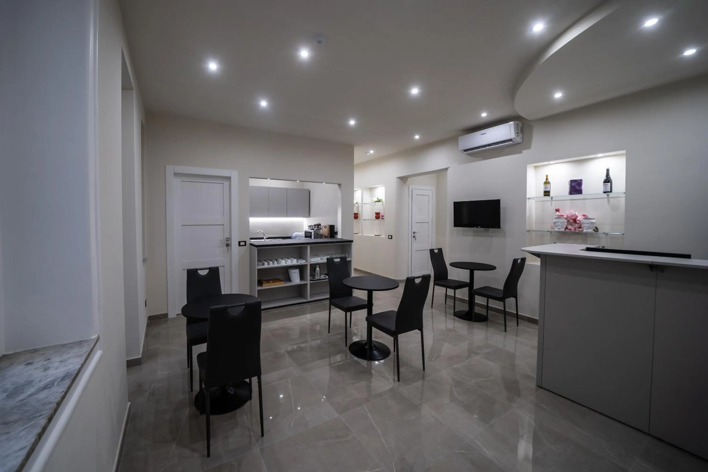 Dining area in Amaris