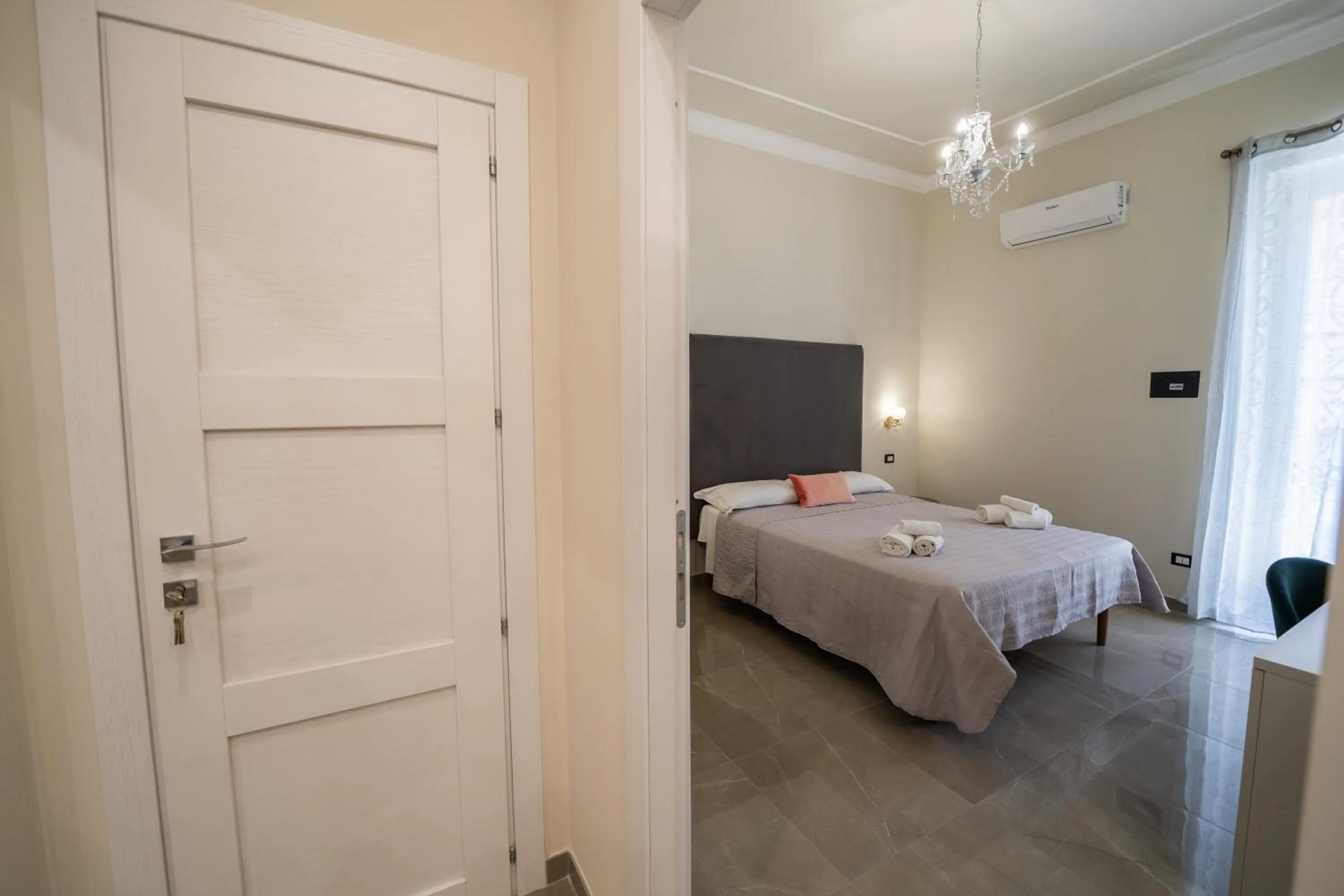 Photo of the whole room, Bed in Amaris