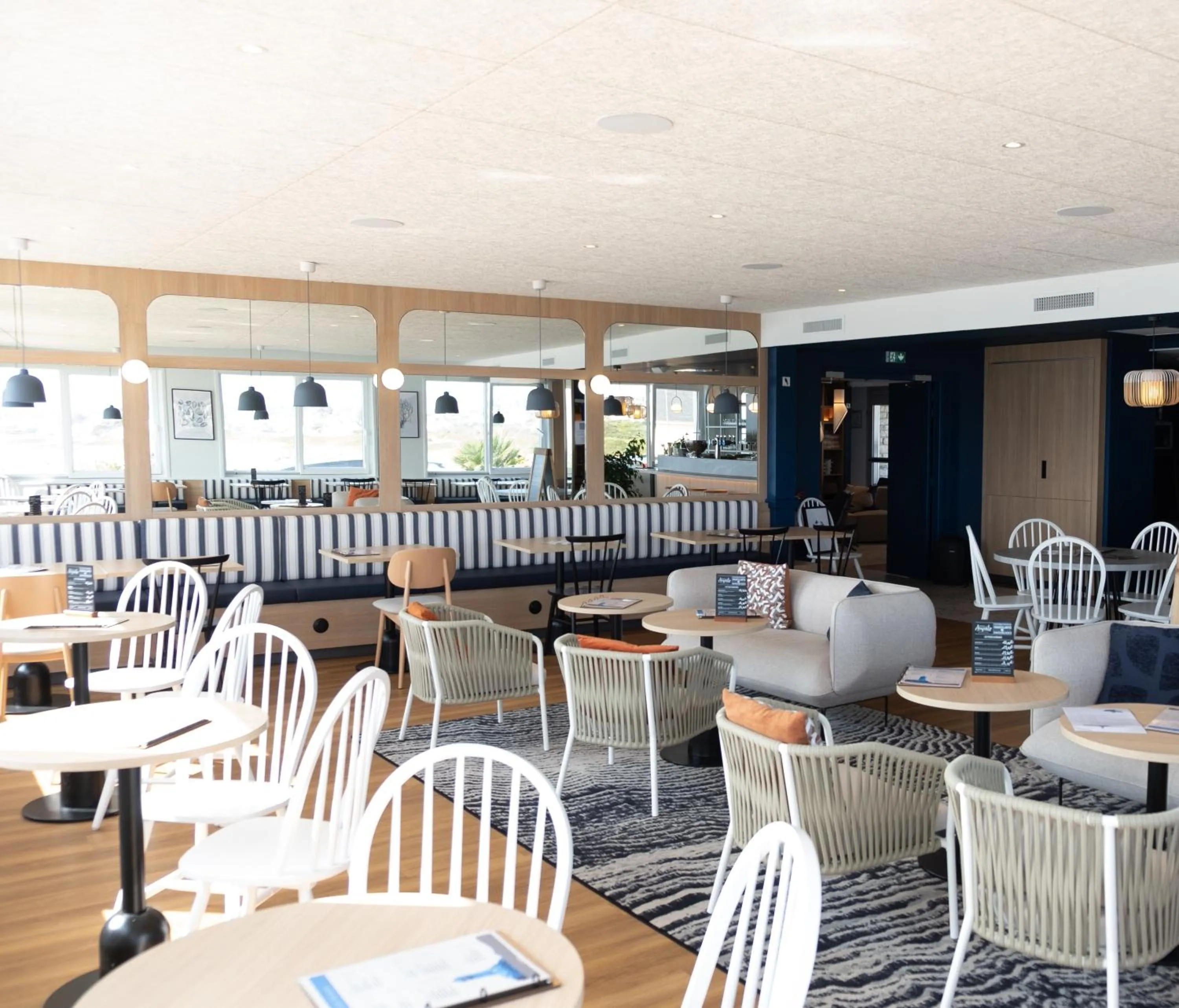 Restaurant/places to eat in Ty Ys Hôtel