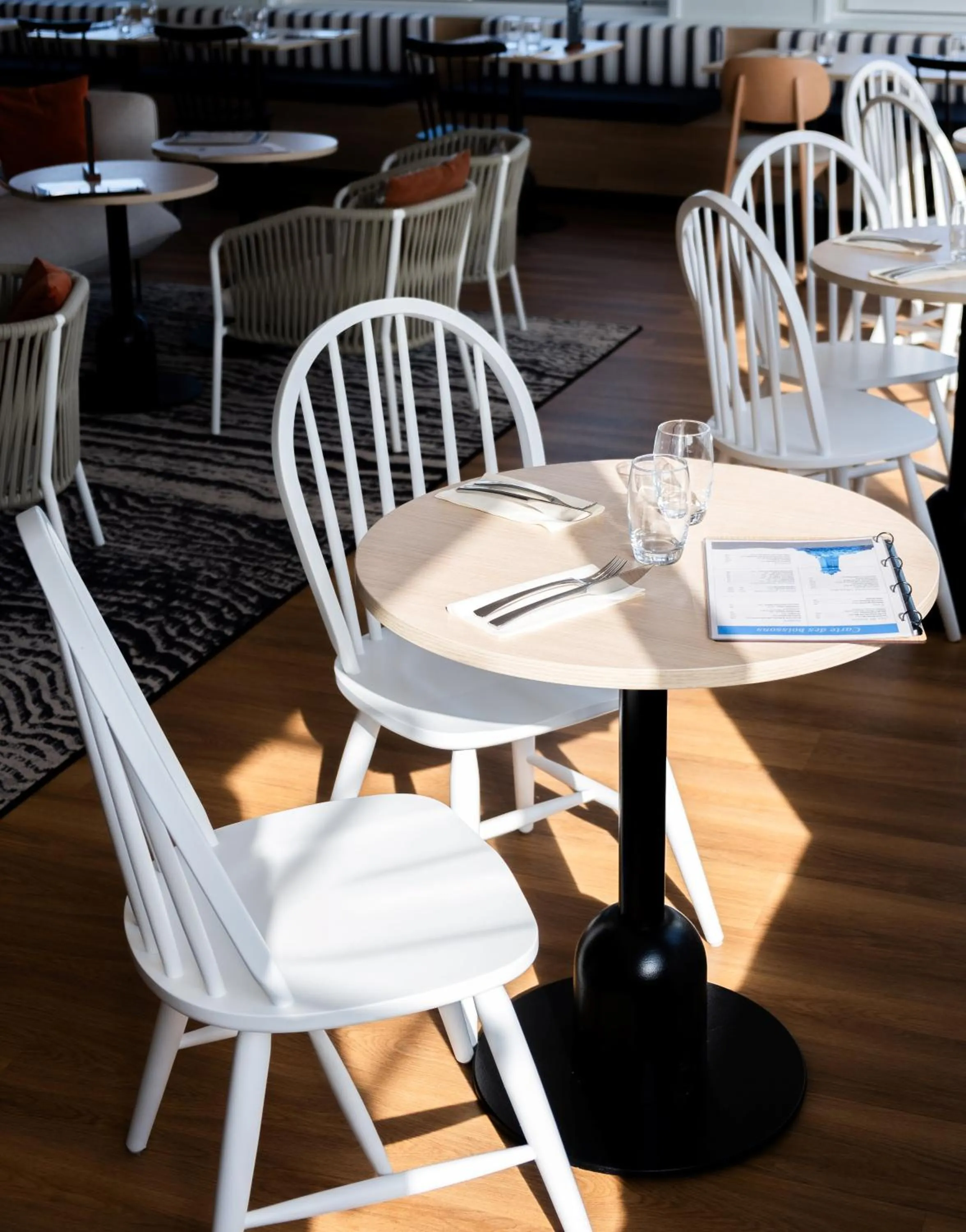 Restaurant/places to eat in Ty Ys Hôtel