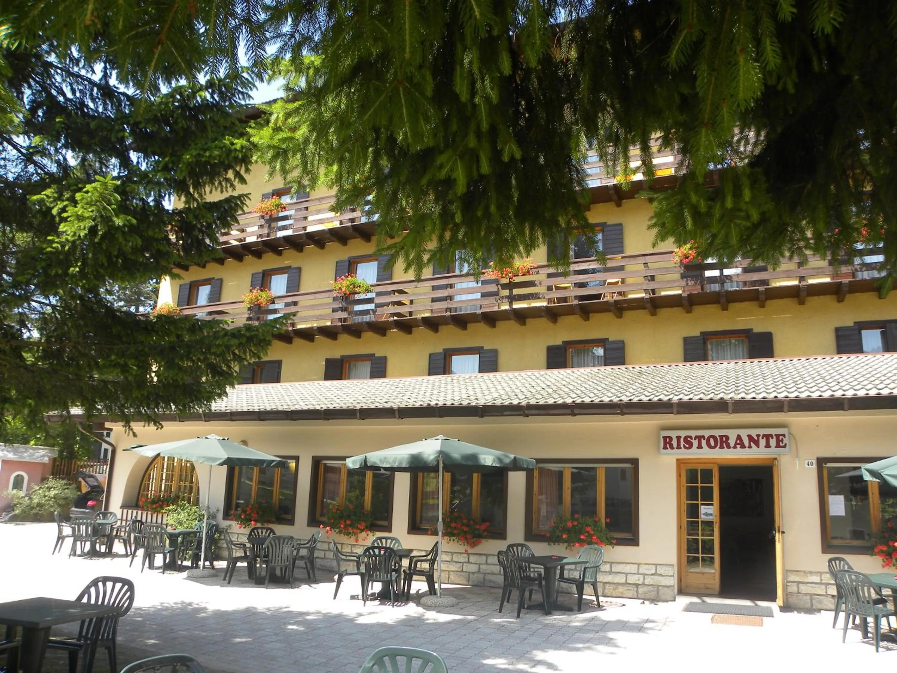 Facade/entrance in Life Hotels Des Alpes