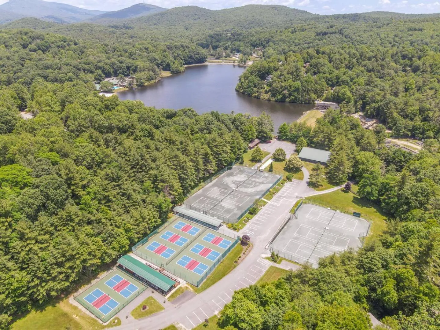 Blue Ridge Bungalow with Hot Tub
