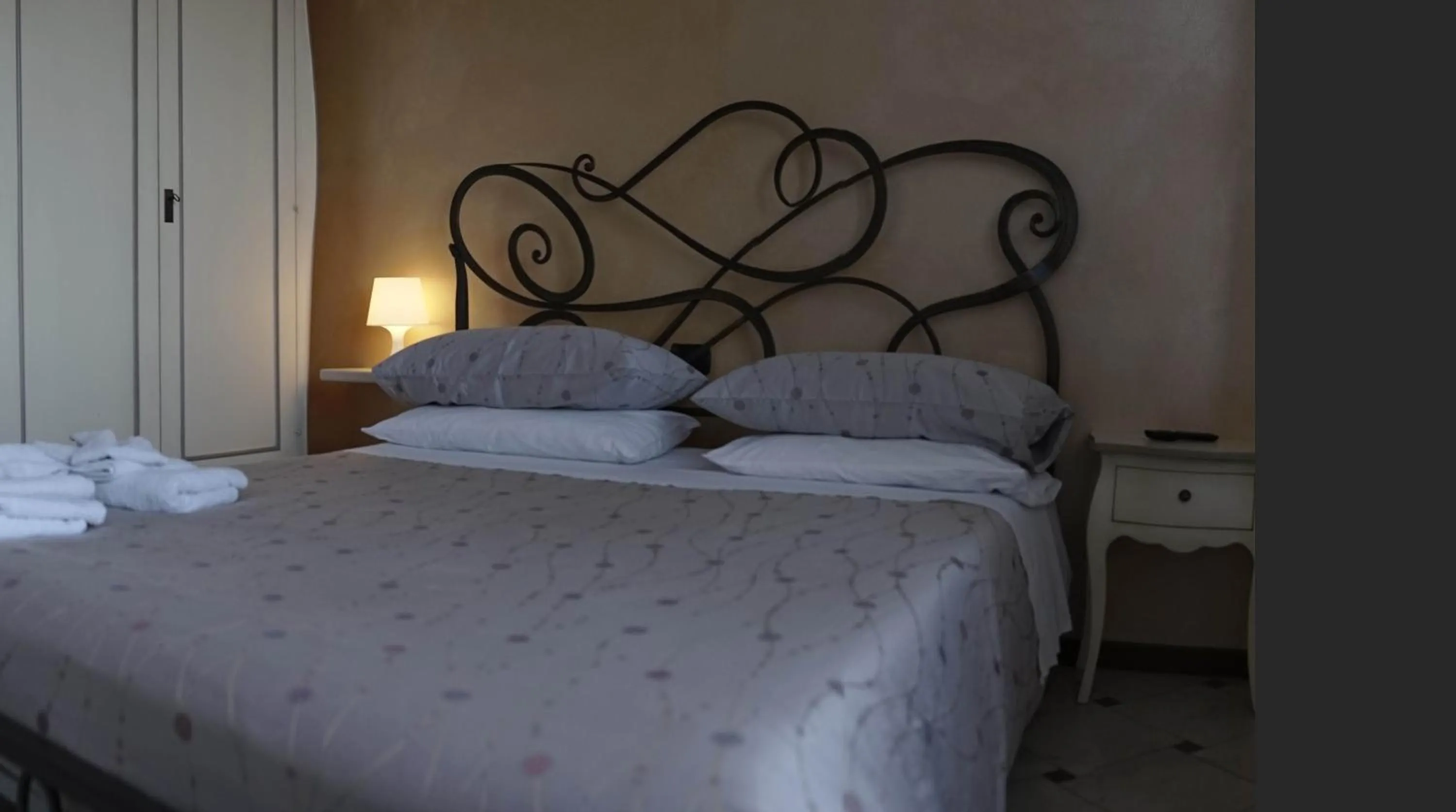 Bedroom, Bed in Portola la vecchia dimora