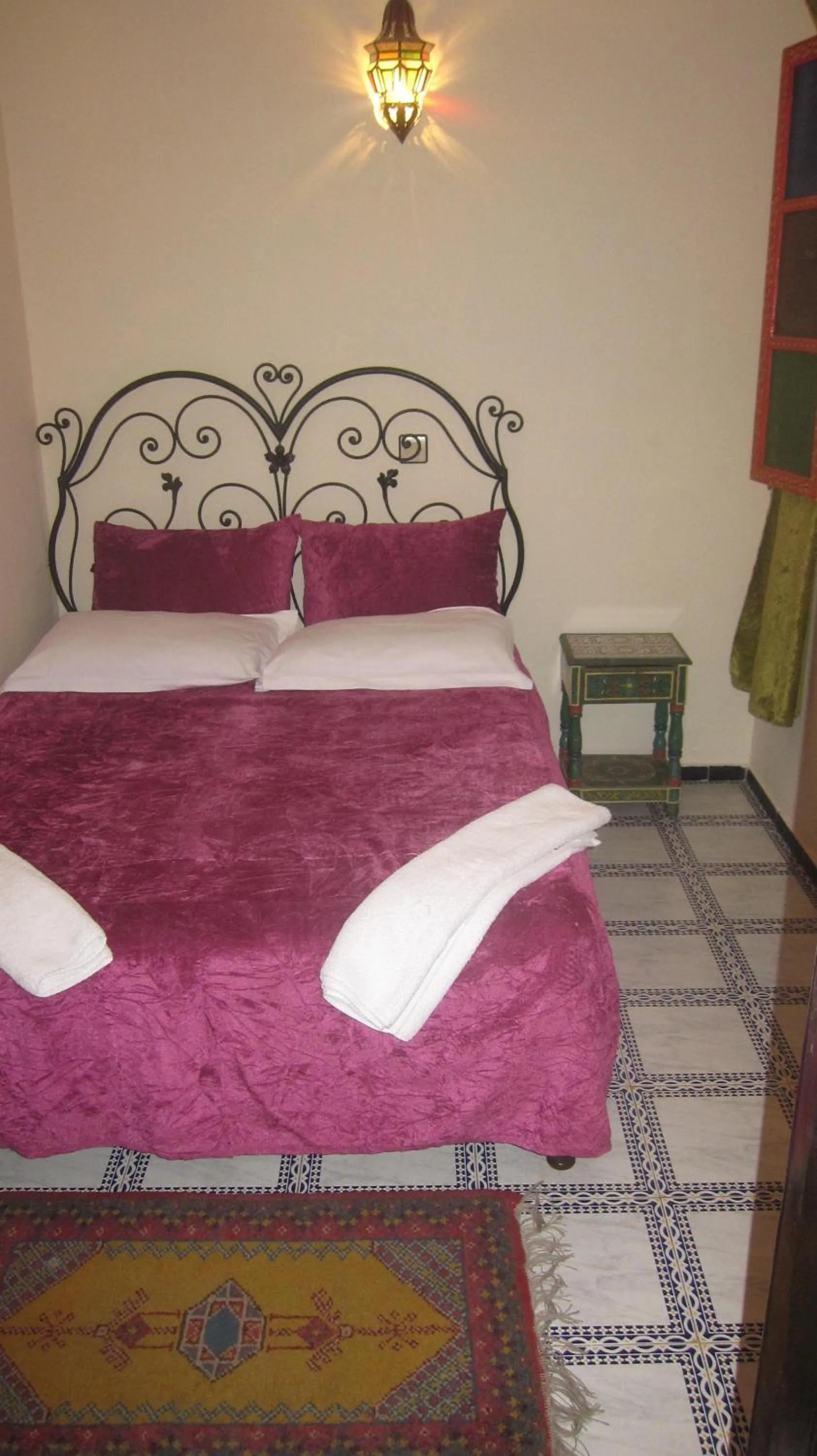 Bed in Sindi Sud