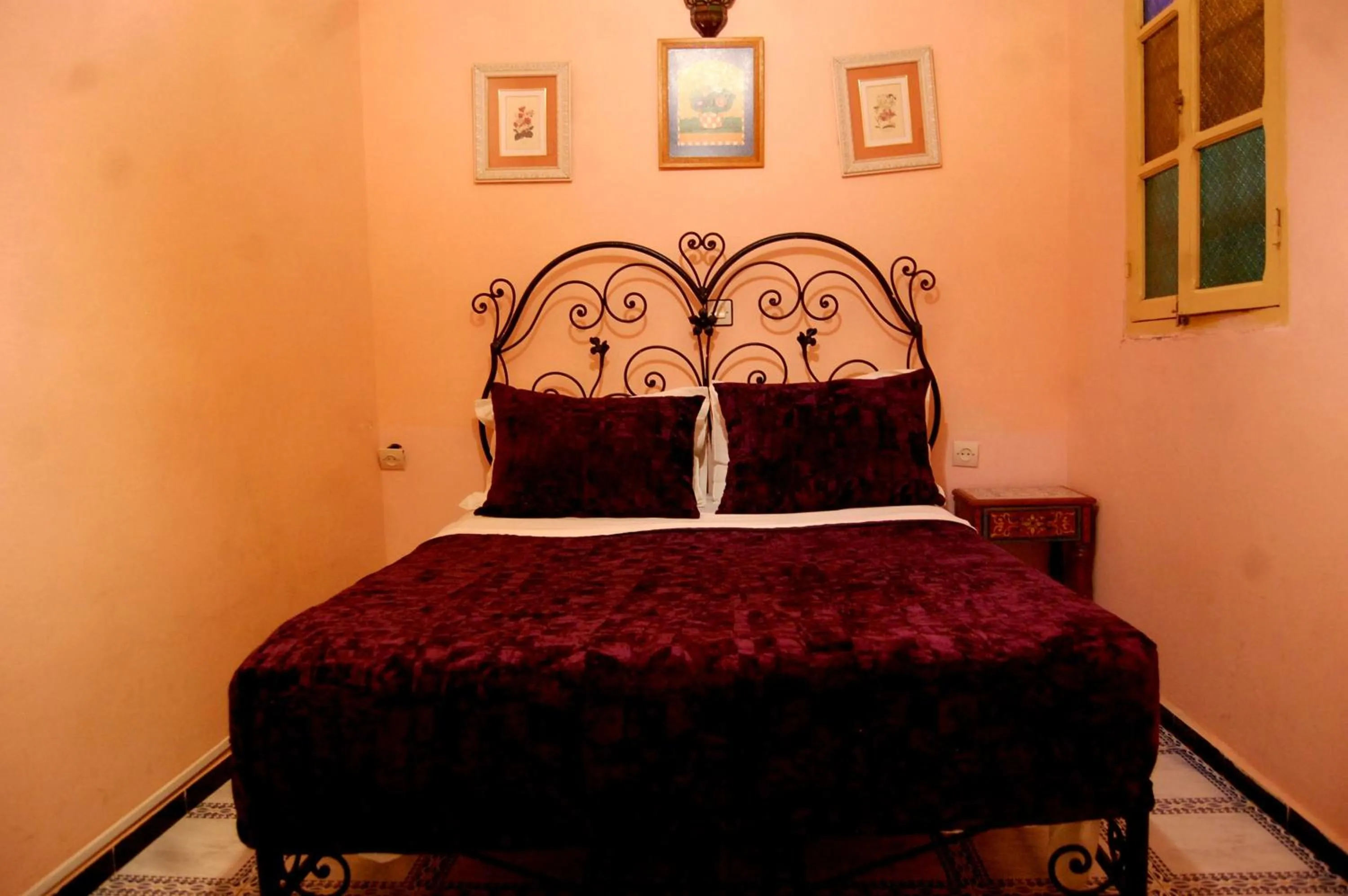 Bedroom, Bed in Sindi Sud