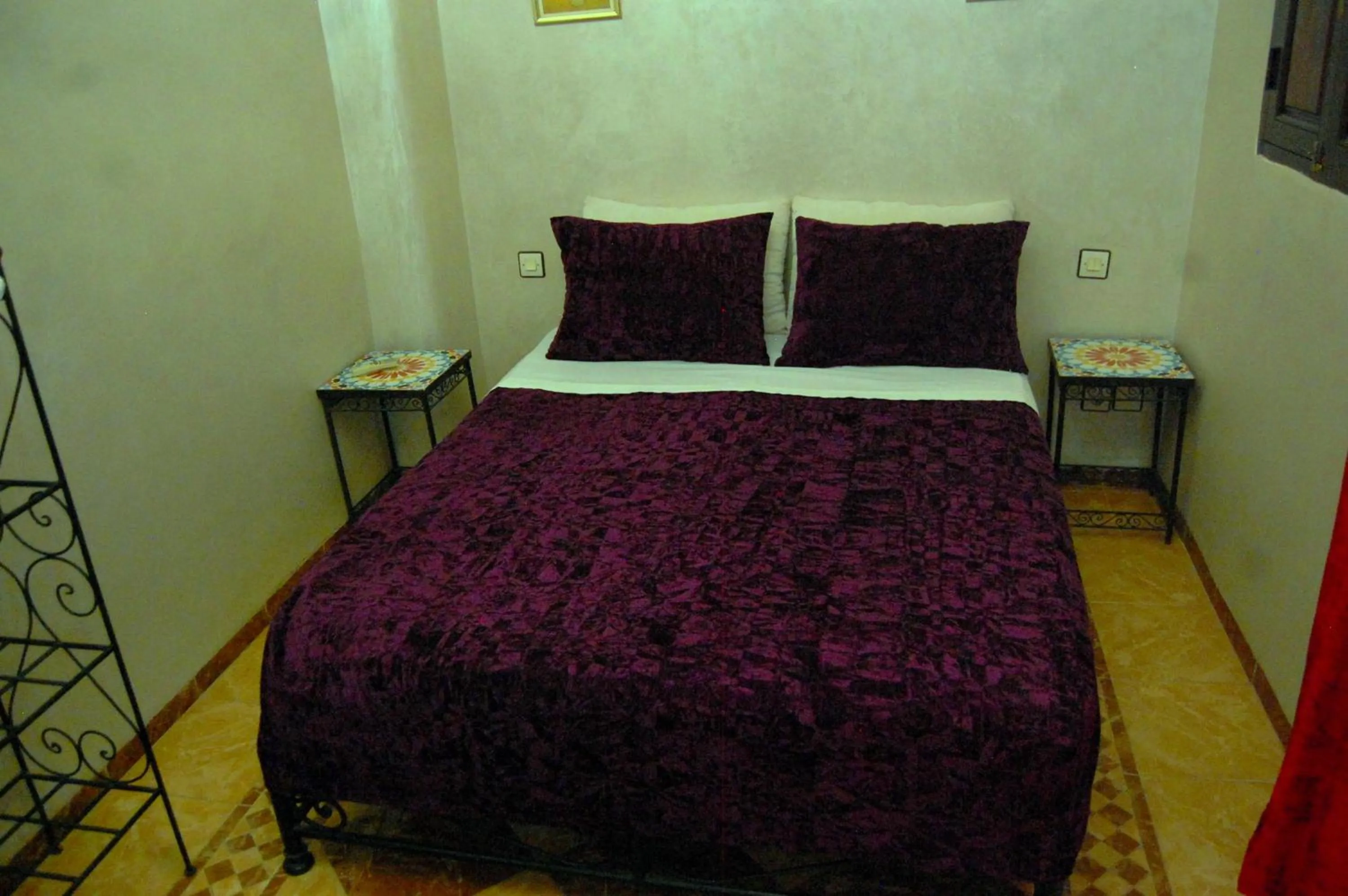 Bedroom, Bed in Sindi Sud
