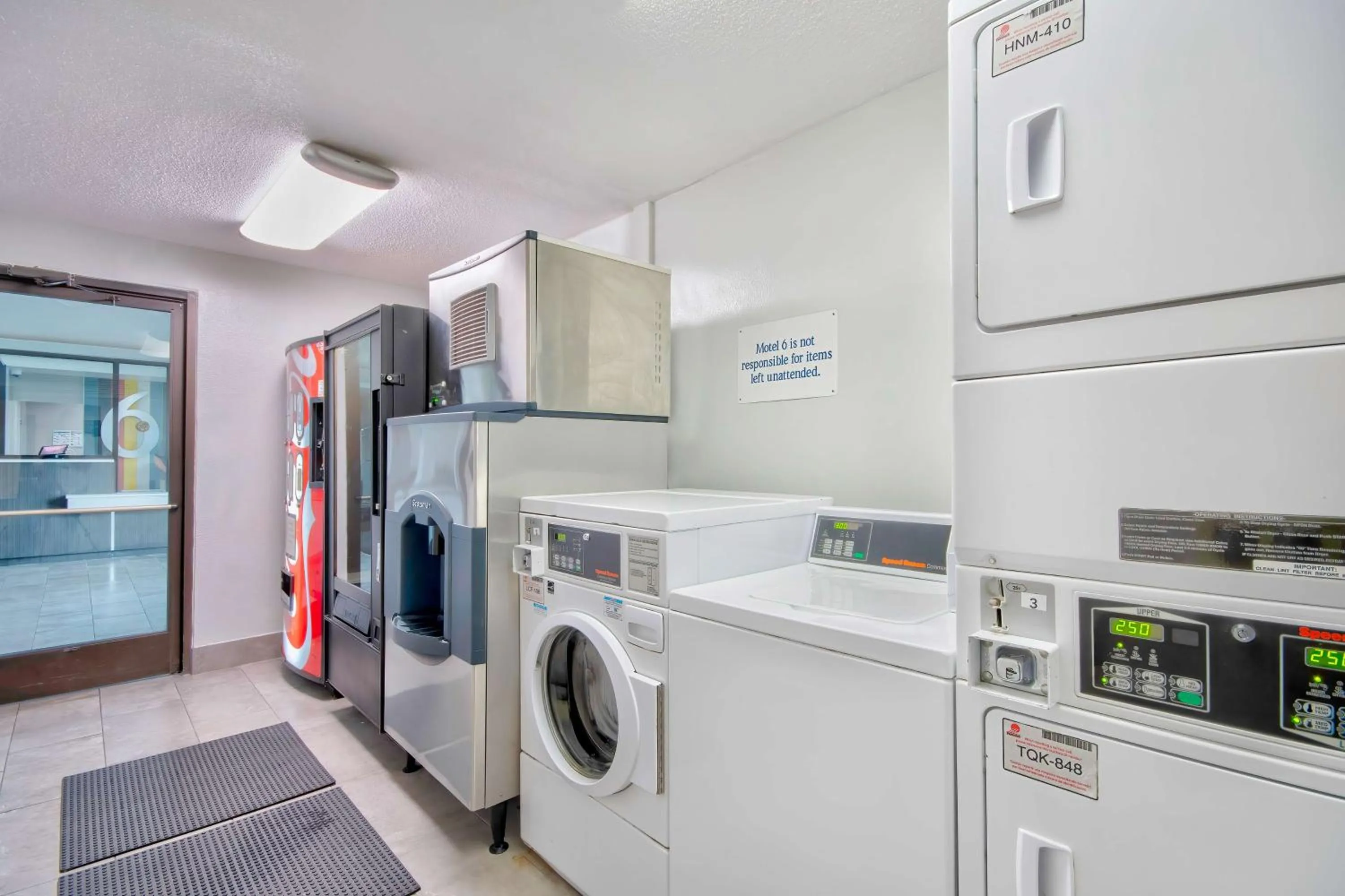 Photo of the whole room in Studio 6 Georgetown KY Lexington North