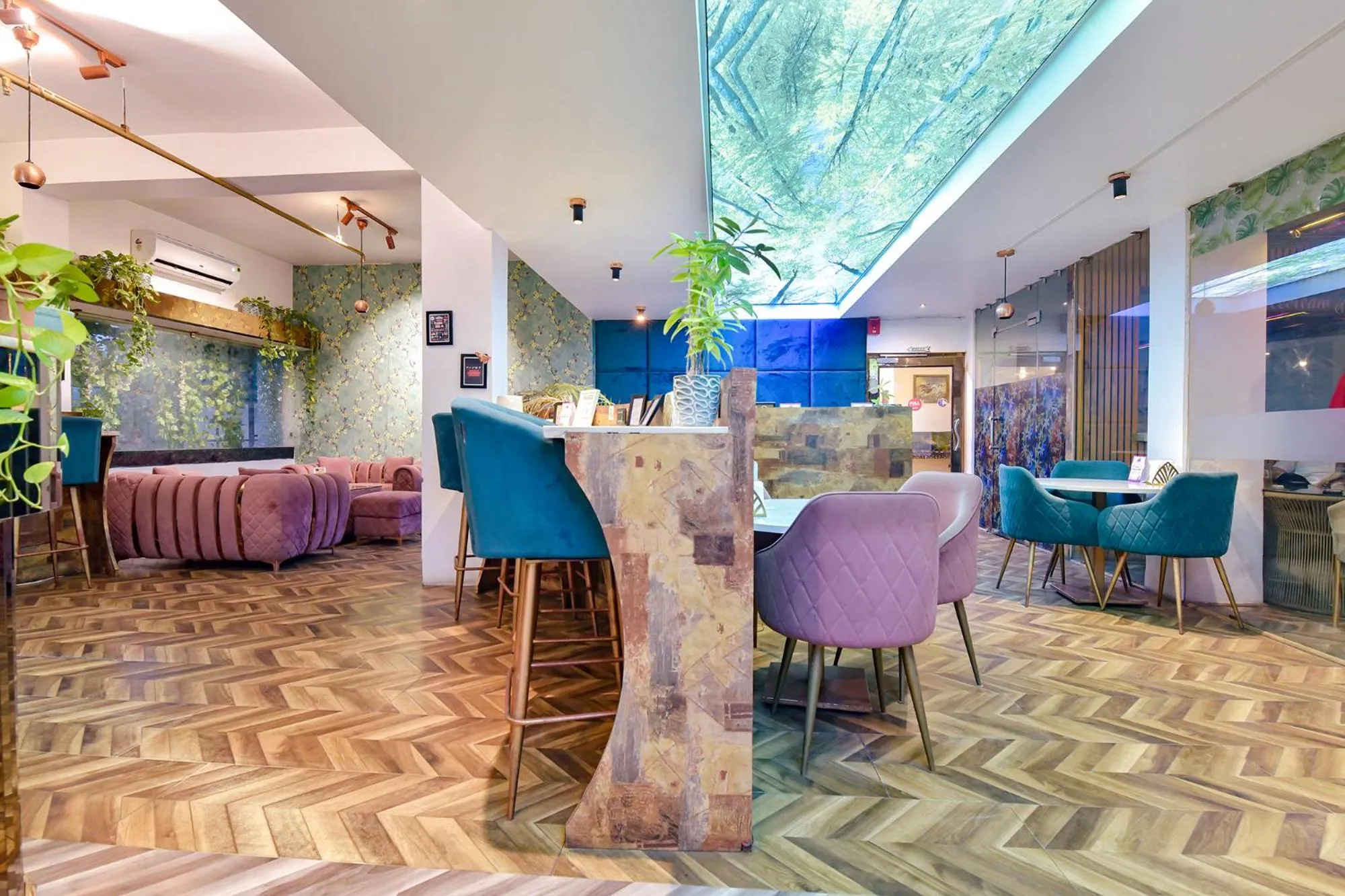 Restaurant/places to eat in FabHotel Shikha