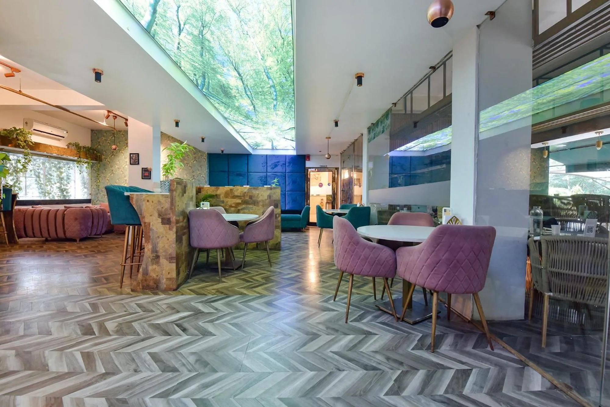 Restaurant/places to eat in FabHotel Shikha