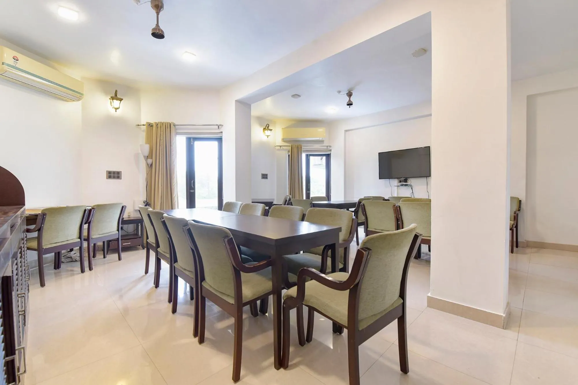 Dining area in FabHotel Shikha