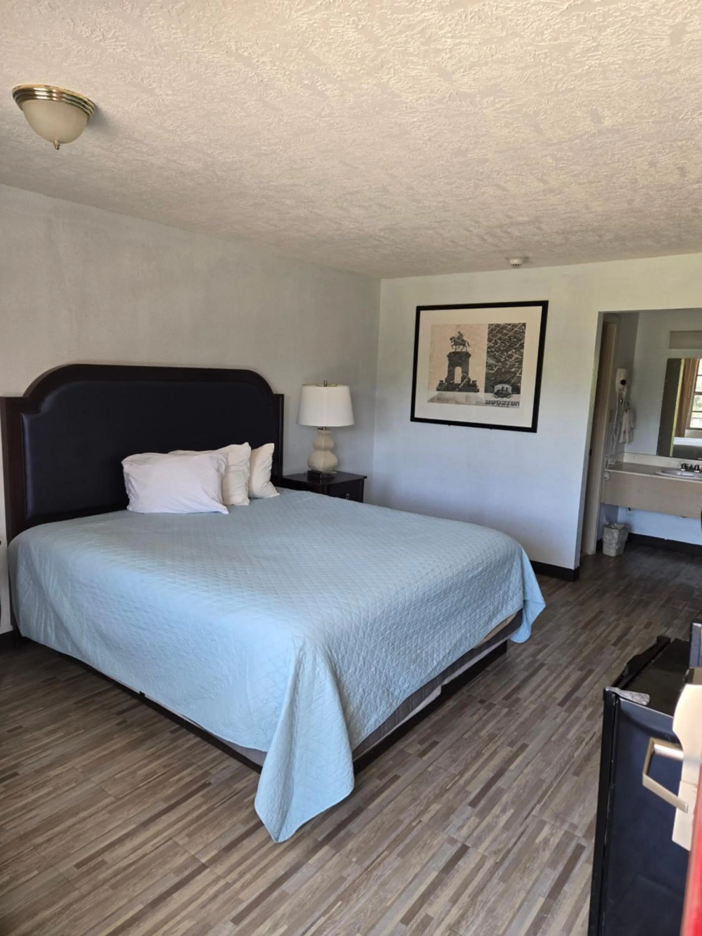 Photo of the whole room, Bed in Best Price Motel & Suites