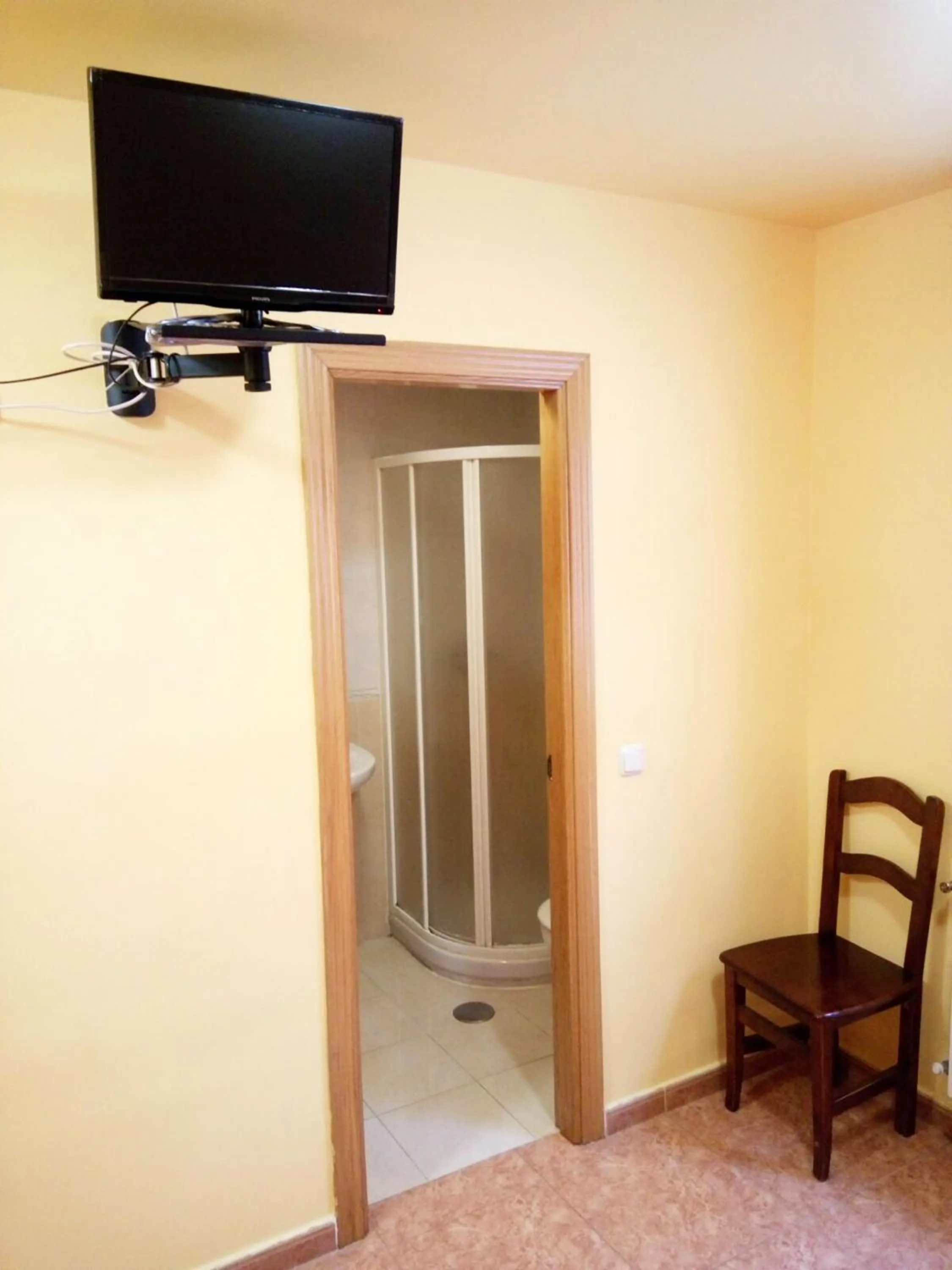 Shower in Hostal San Marcos II