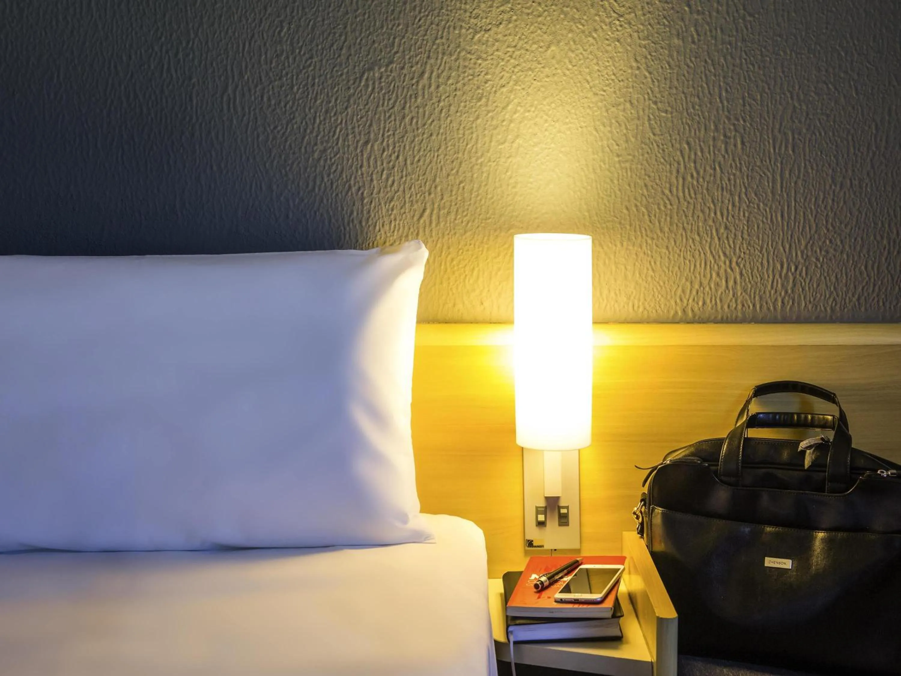 Bedroom, Bed in ibis Araçatuba