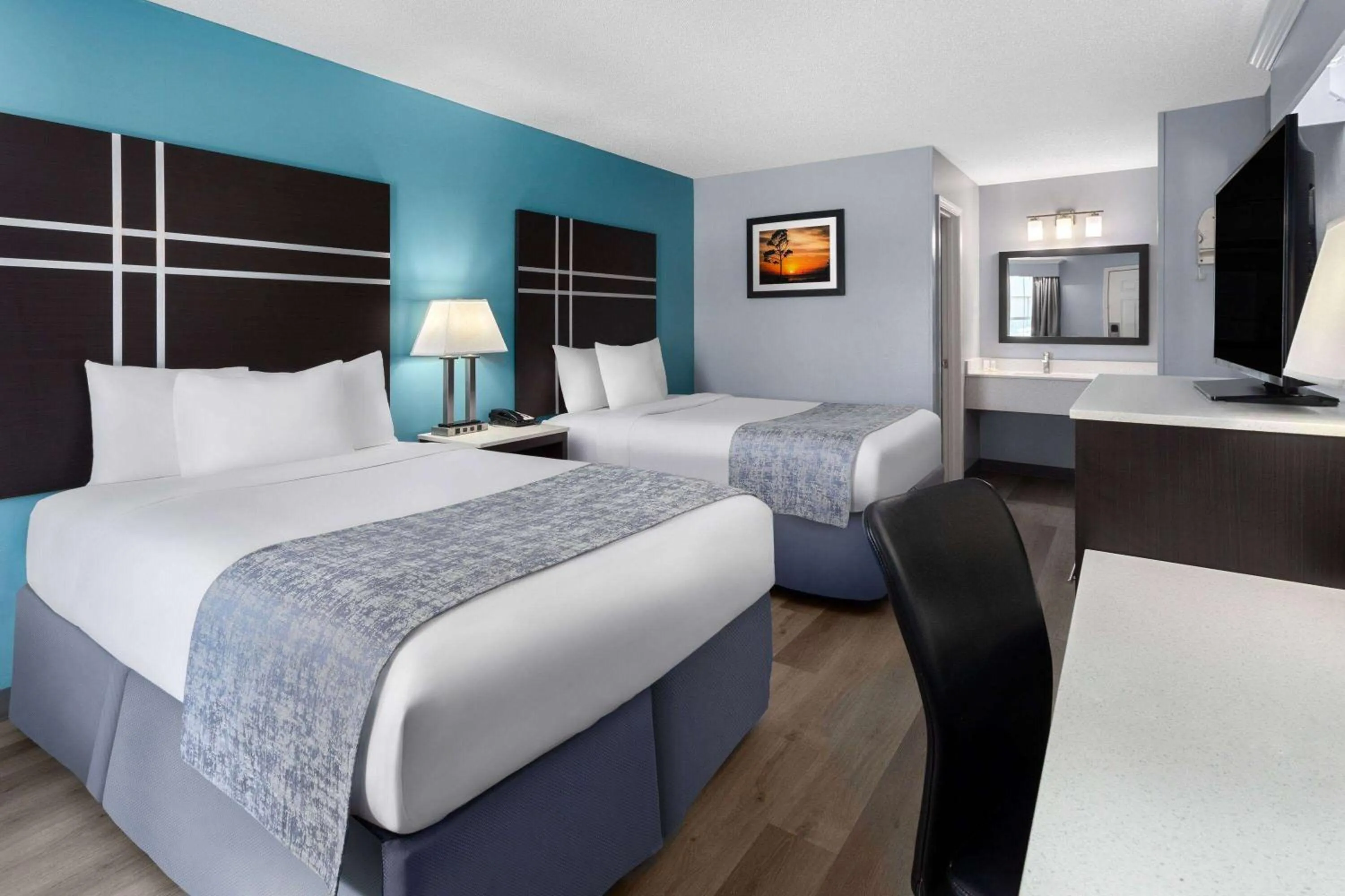 Photo of the whole room, Bed in Baymont by Wyndham Brunswick GA