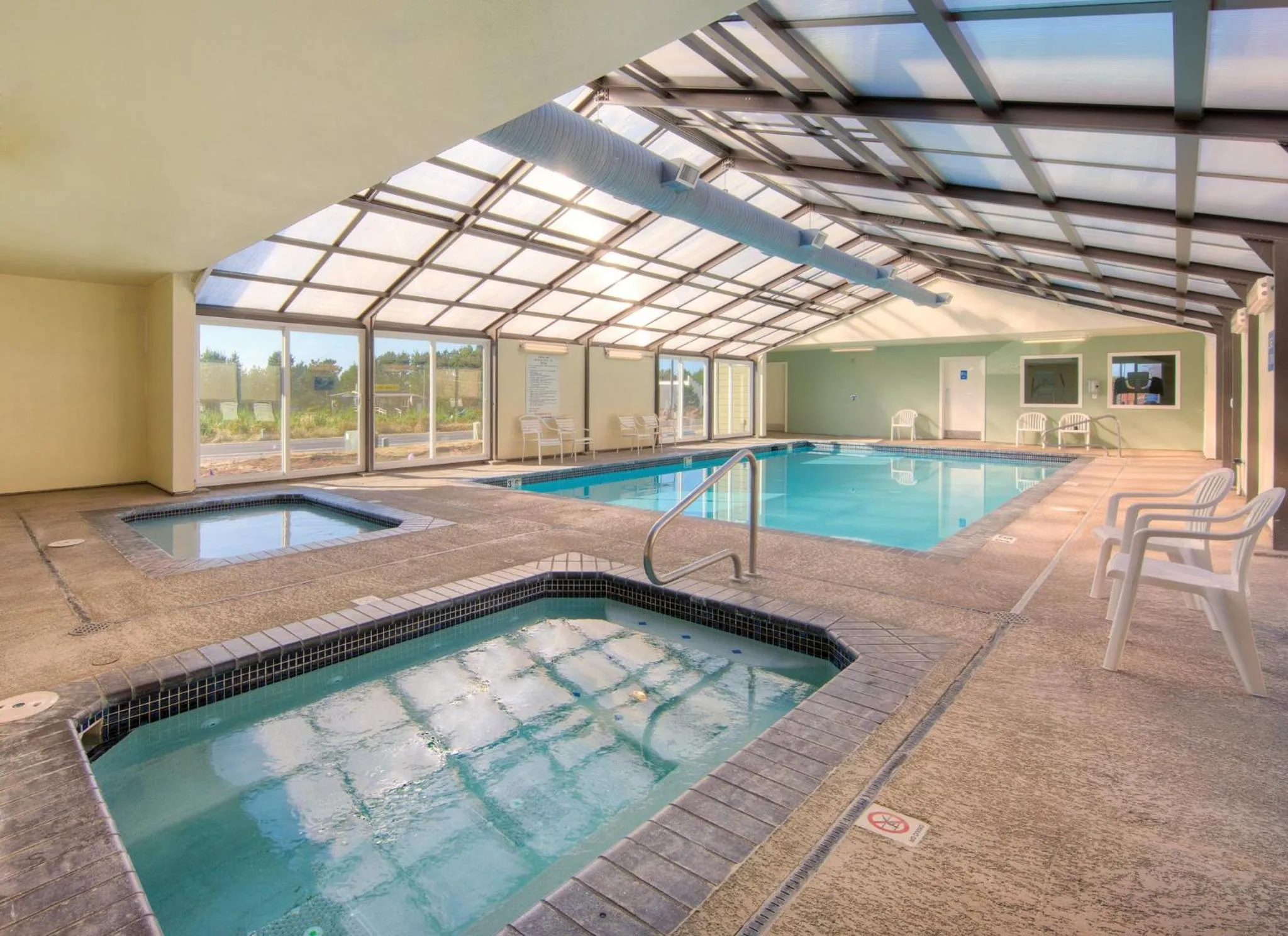 Swimming pool in WorldMark Surfside Inn