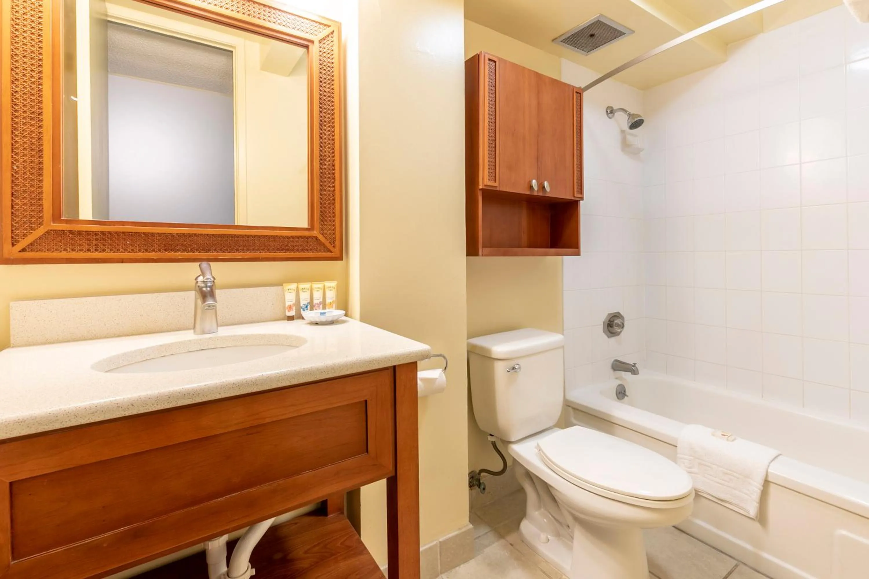 Bathroom in Pacific Monarch Hotel