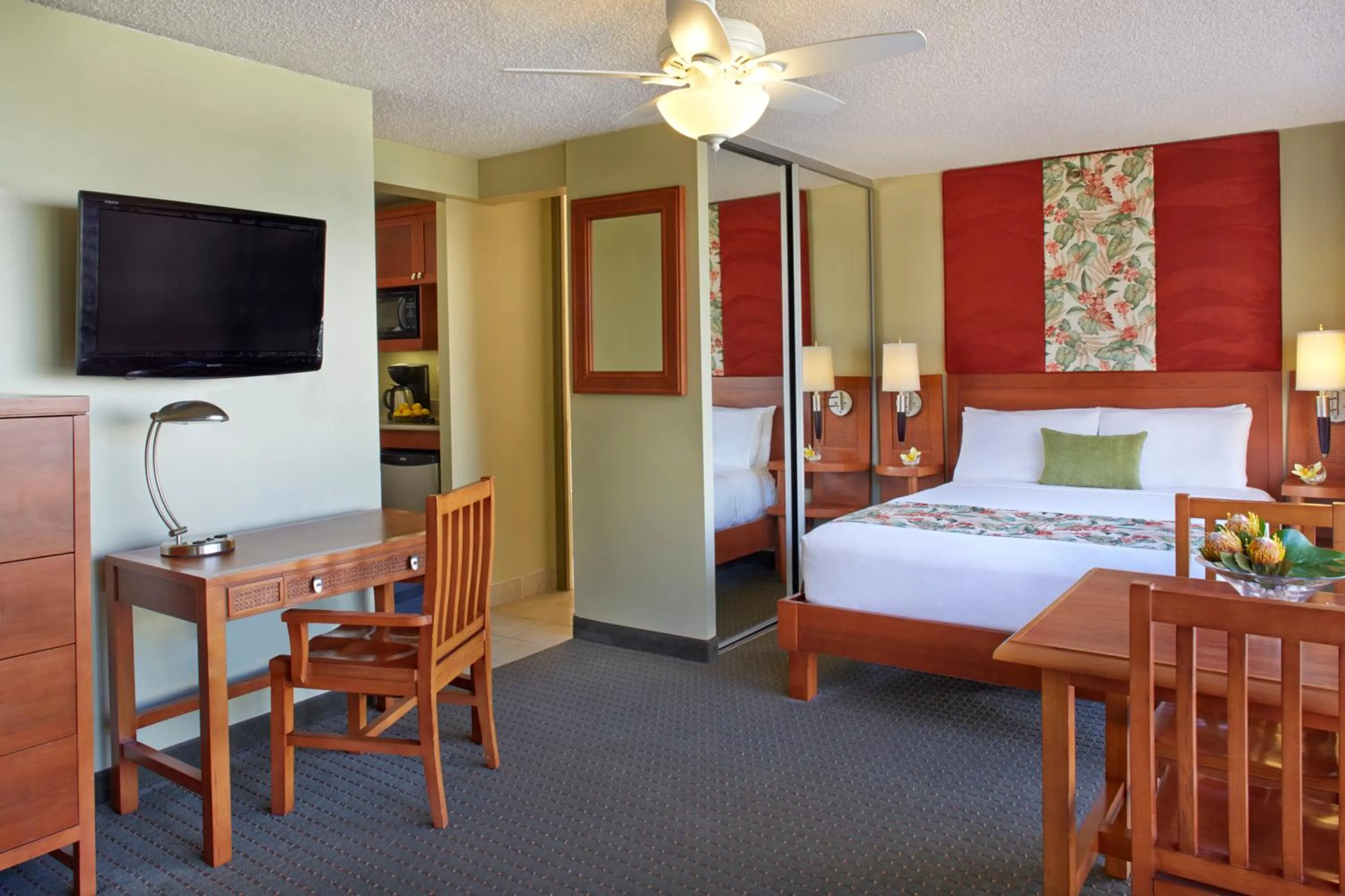 Living room, Bed in Pacific Monarch Hotel