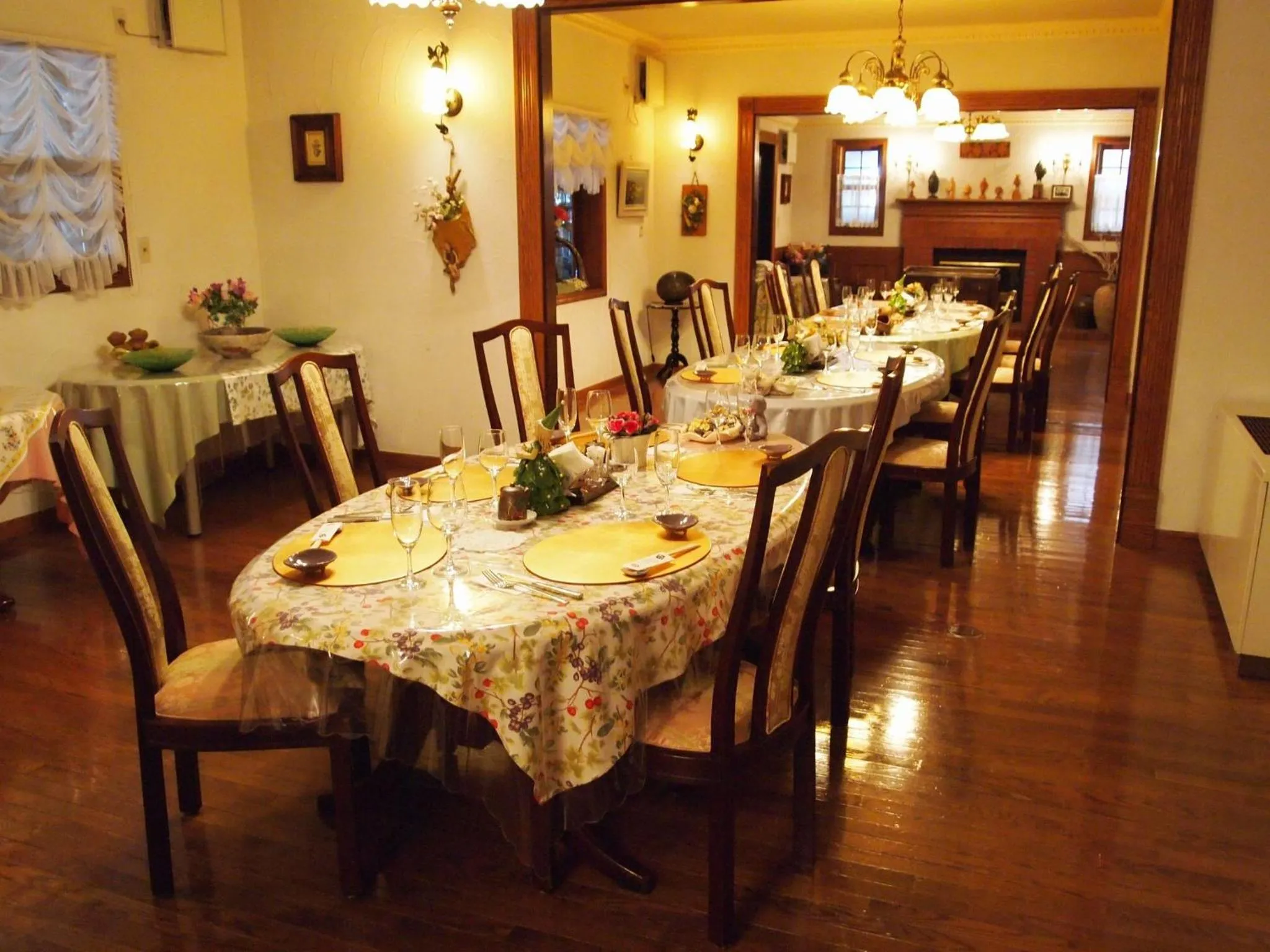 Restaurant/places to eat in Petit Hotel Corinthian