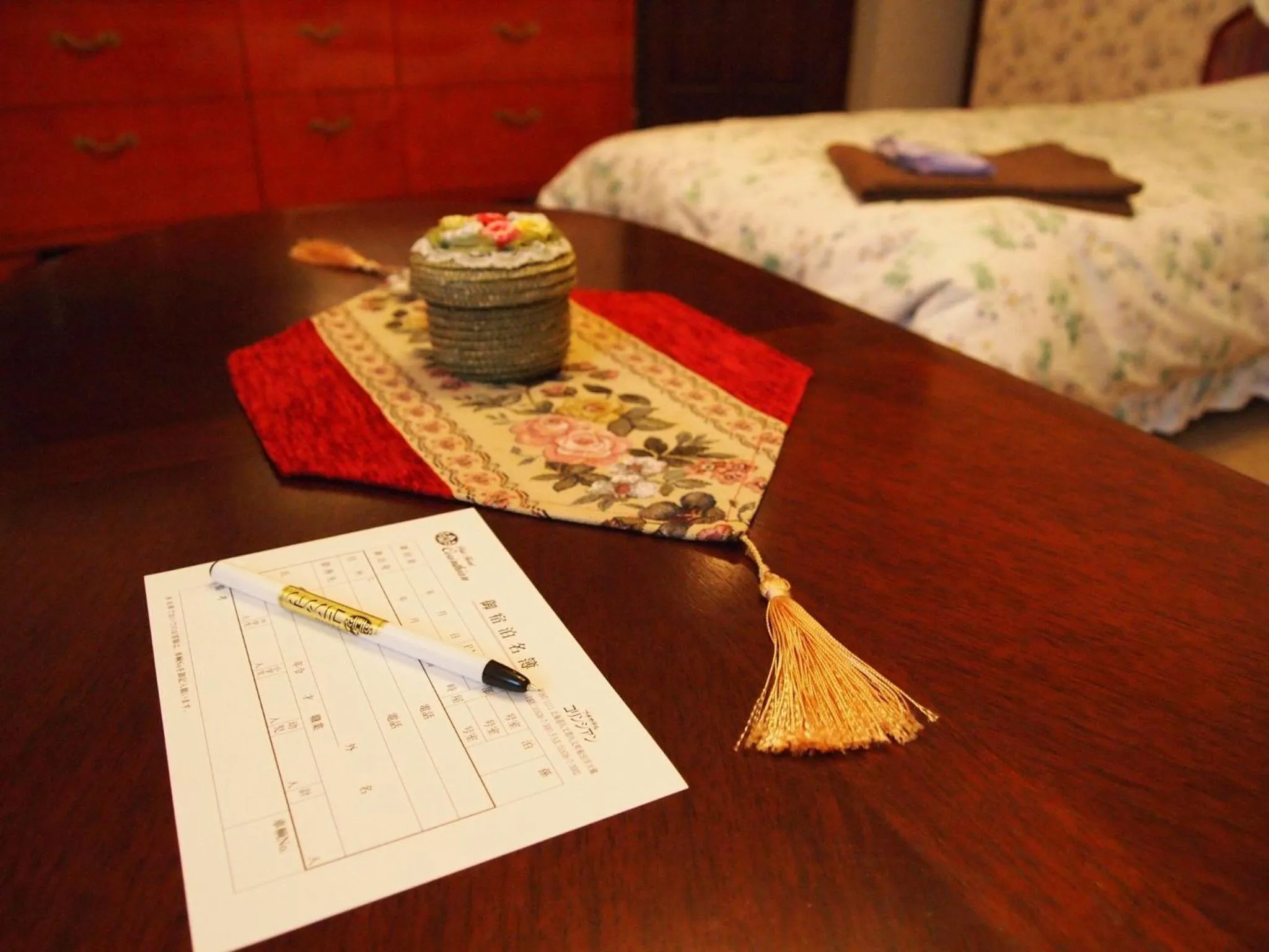 Decorative detail in Petit Hotel Corinthian