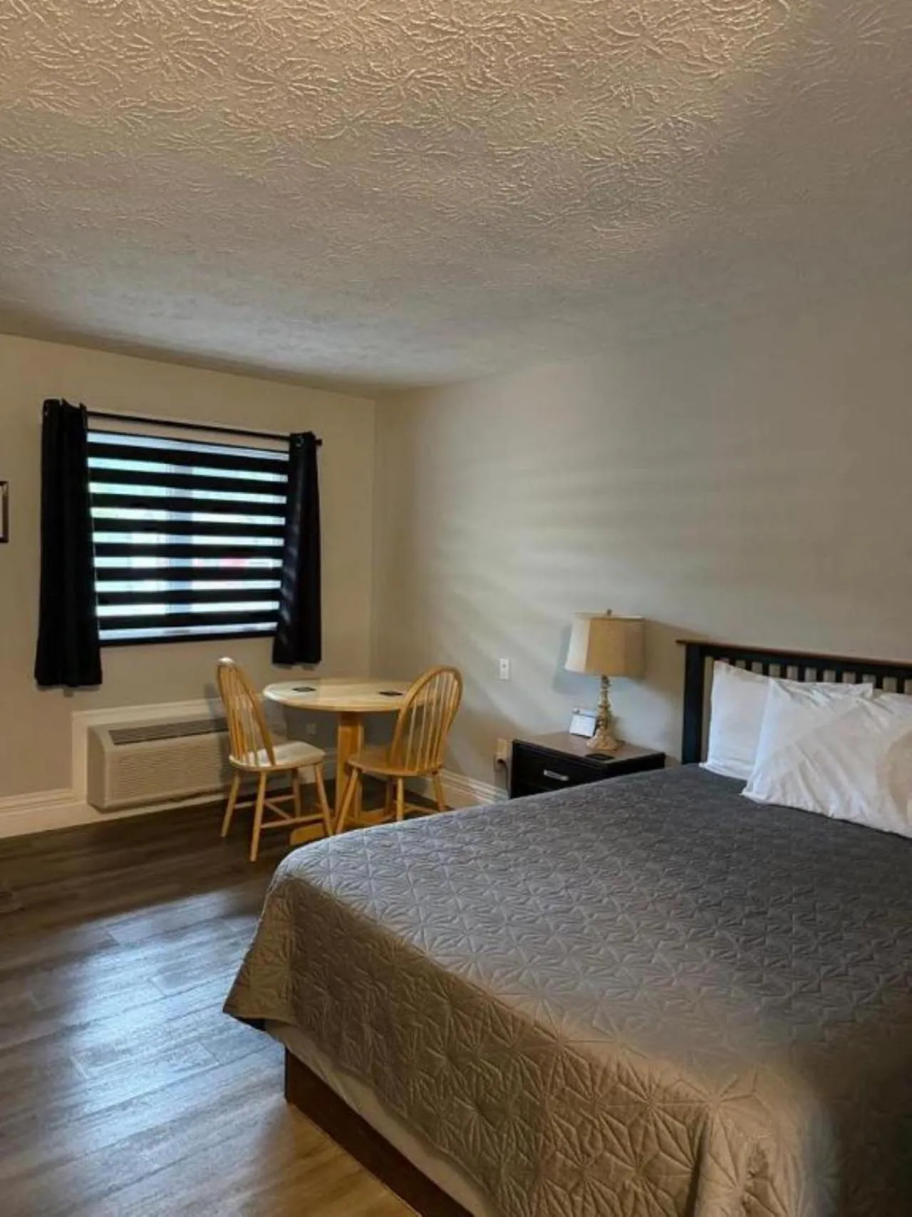 Bed in Auberge MicKy Inc