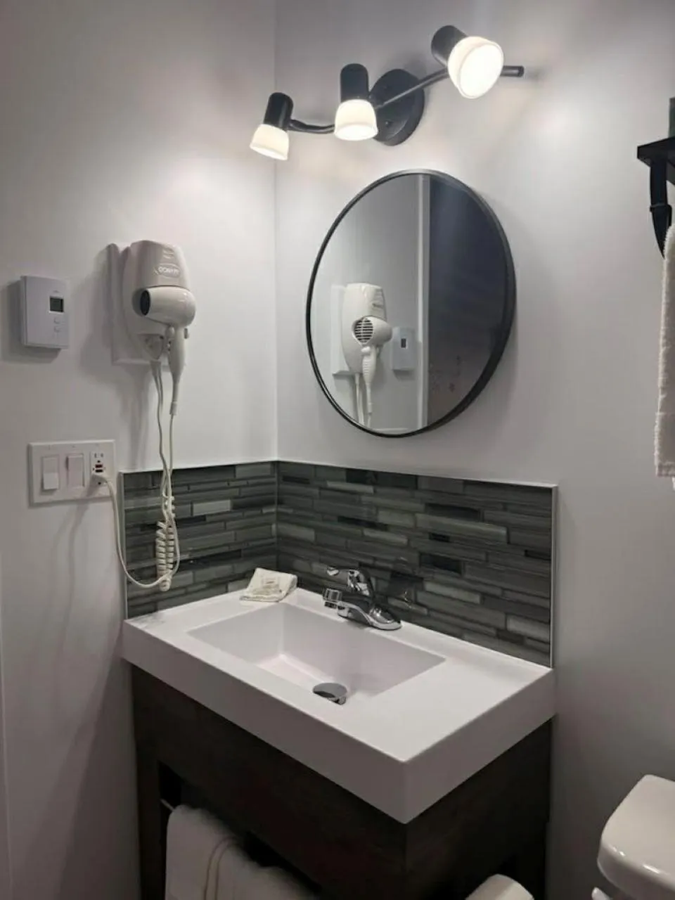 Toilet in Auberge MicKy Inc