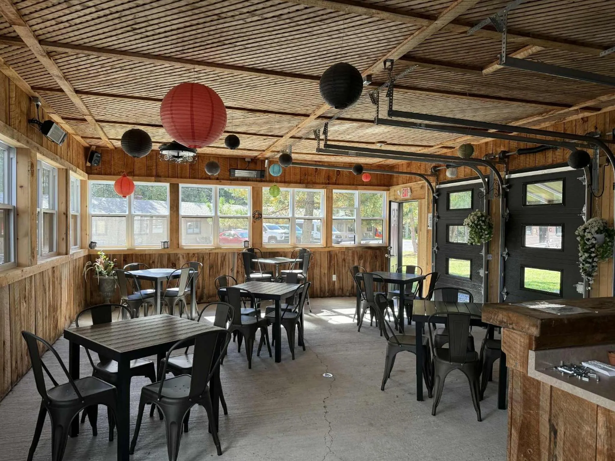 Property building in Auberge MicKy Inc