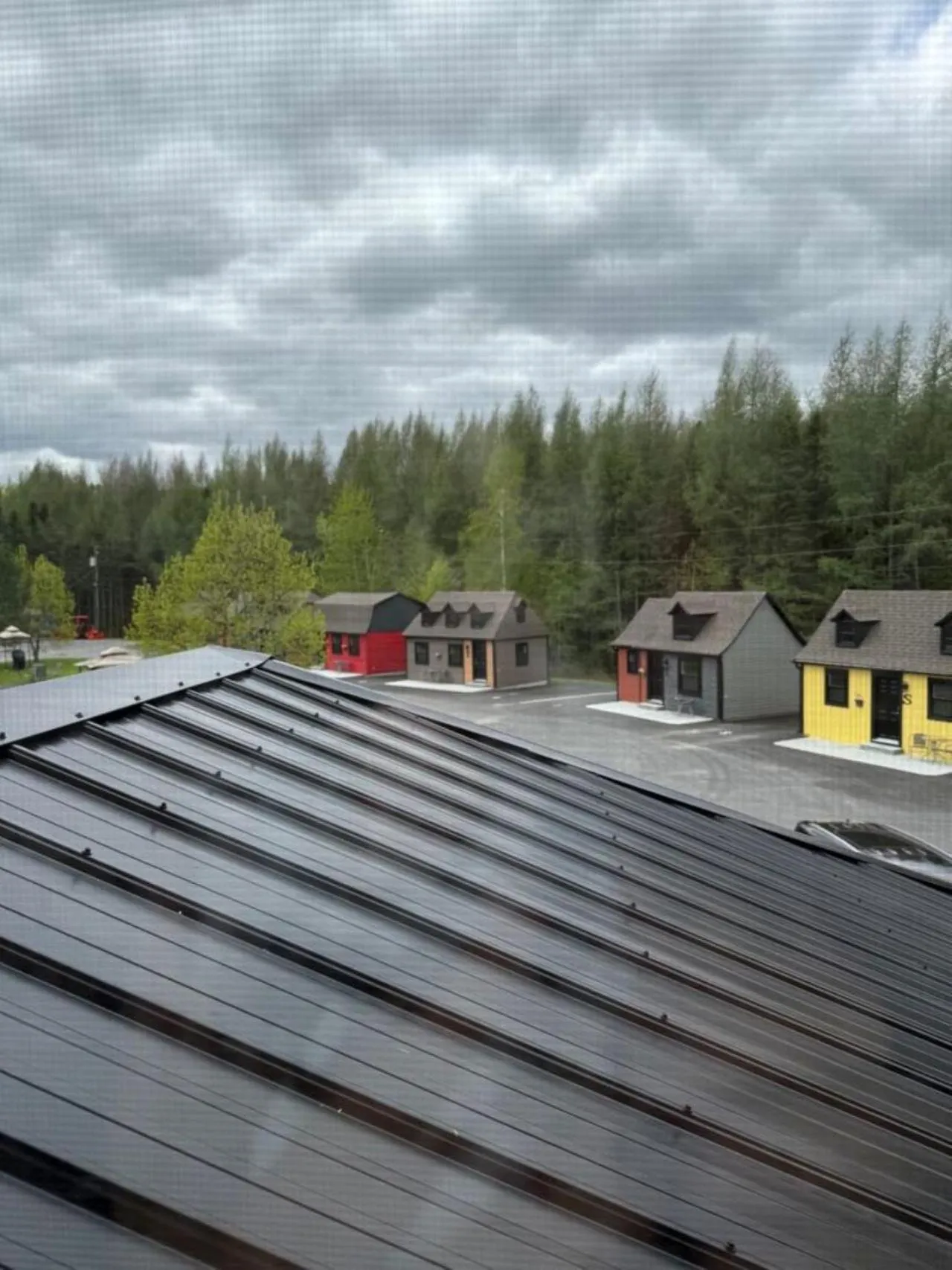 Property building in Auberge MicKy Inc