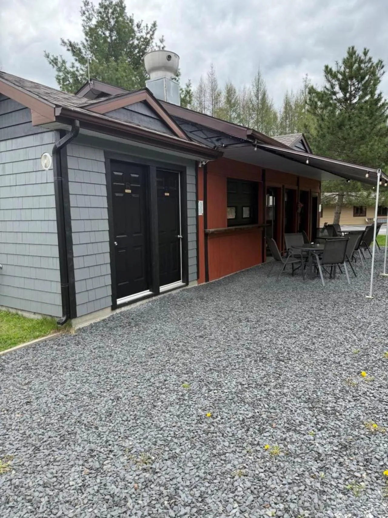 Property building in Auberge MicKy Inc