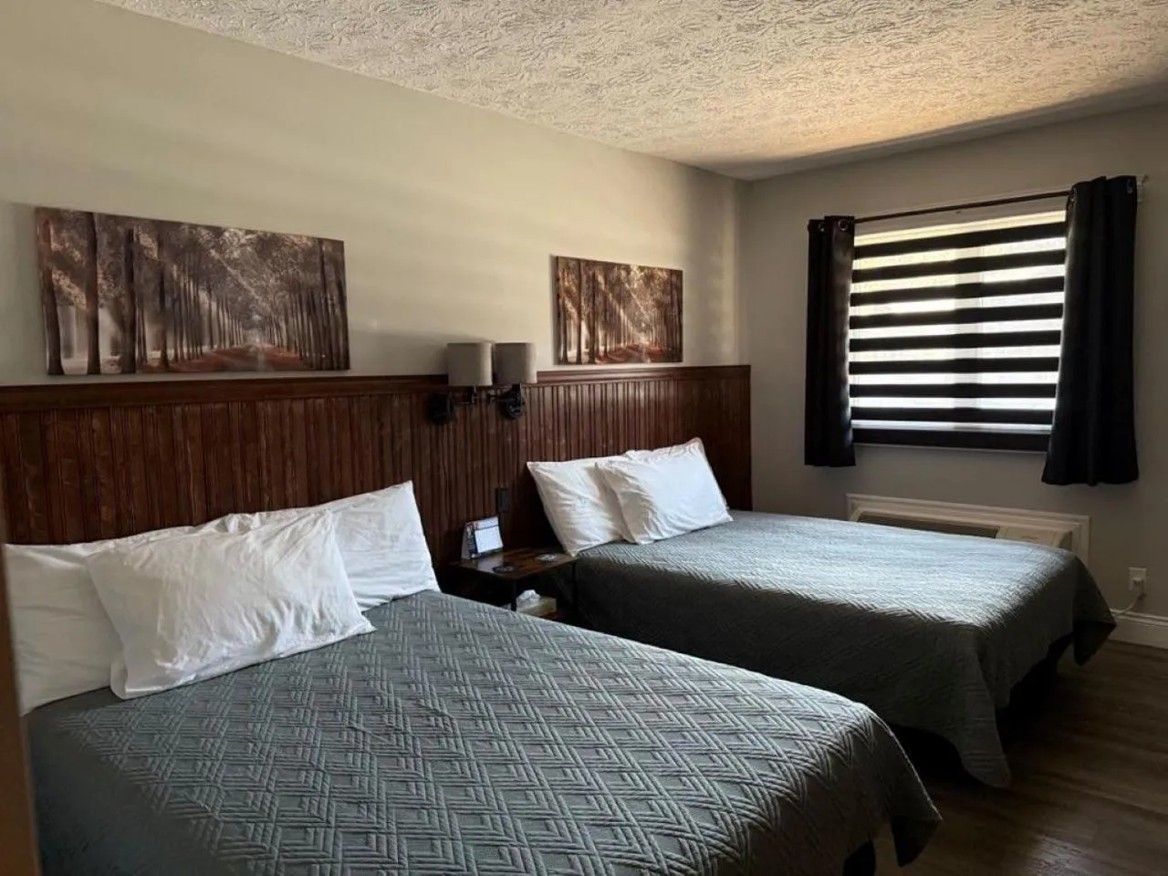 Bed in Auberge MicKy Inc