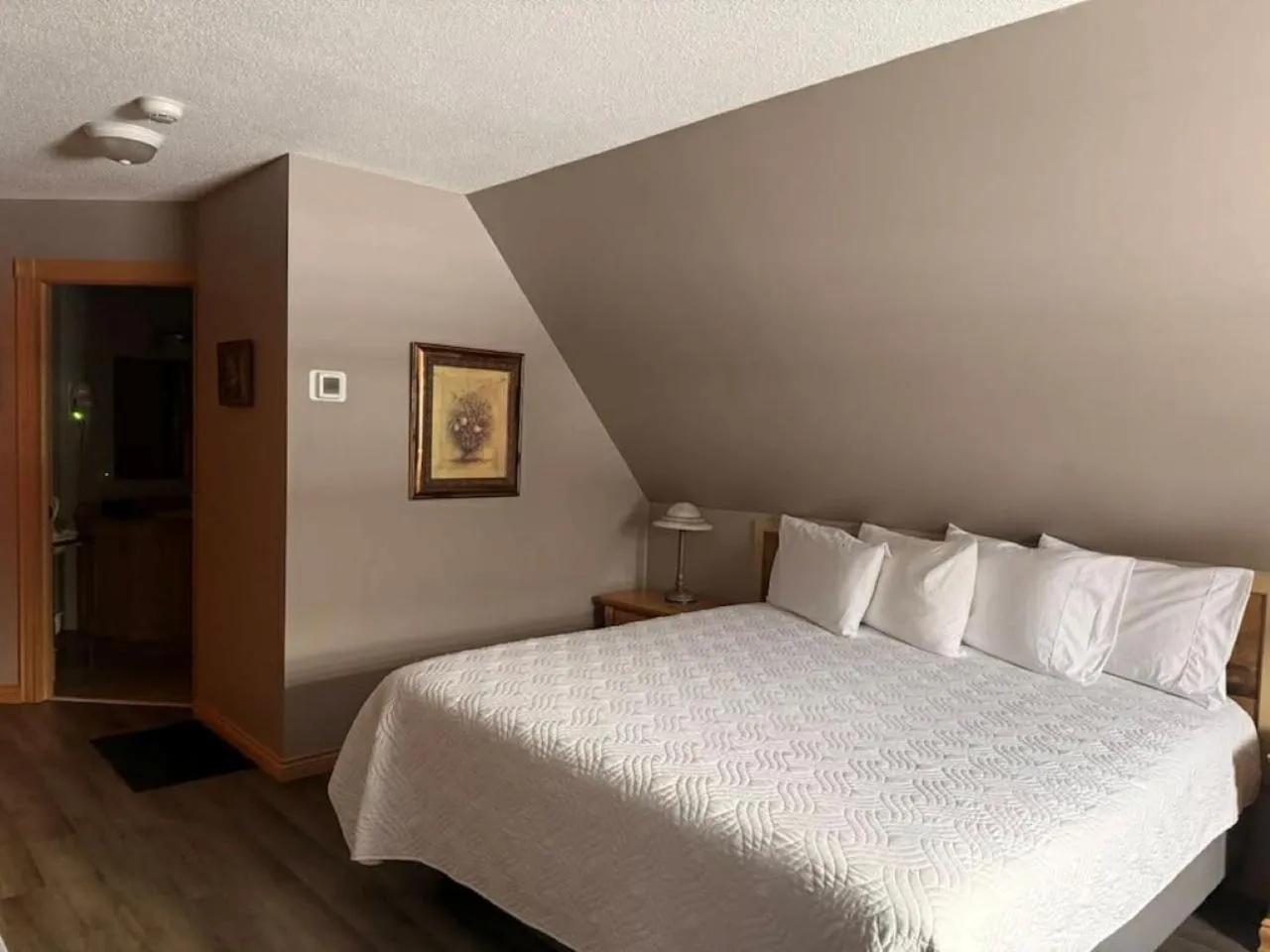 Bed in Auberge MicKy Inc