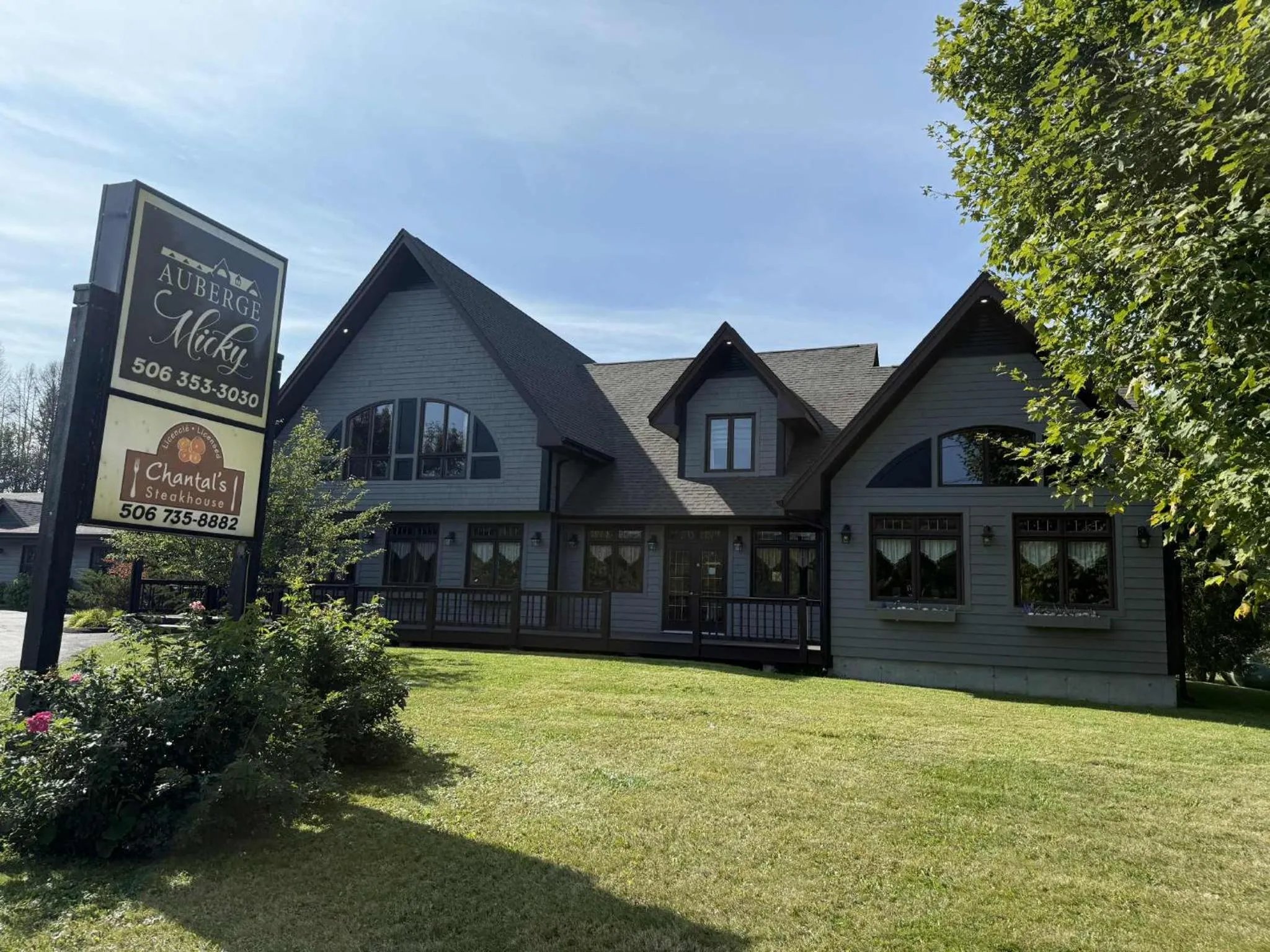 Property building in Auberge MicKy Inc