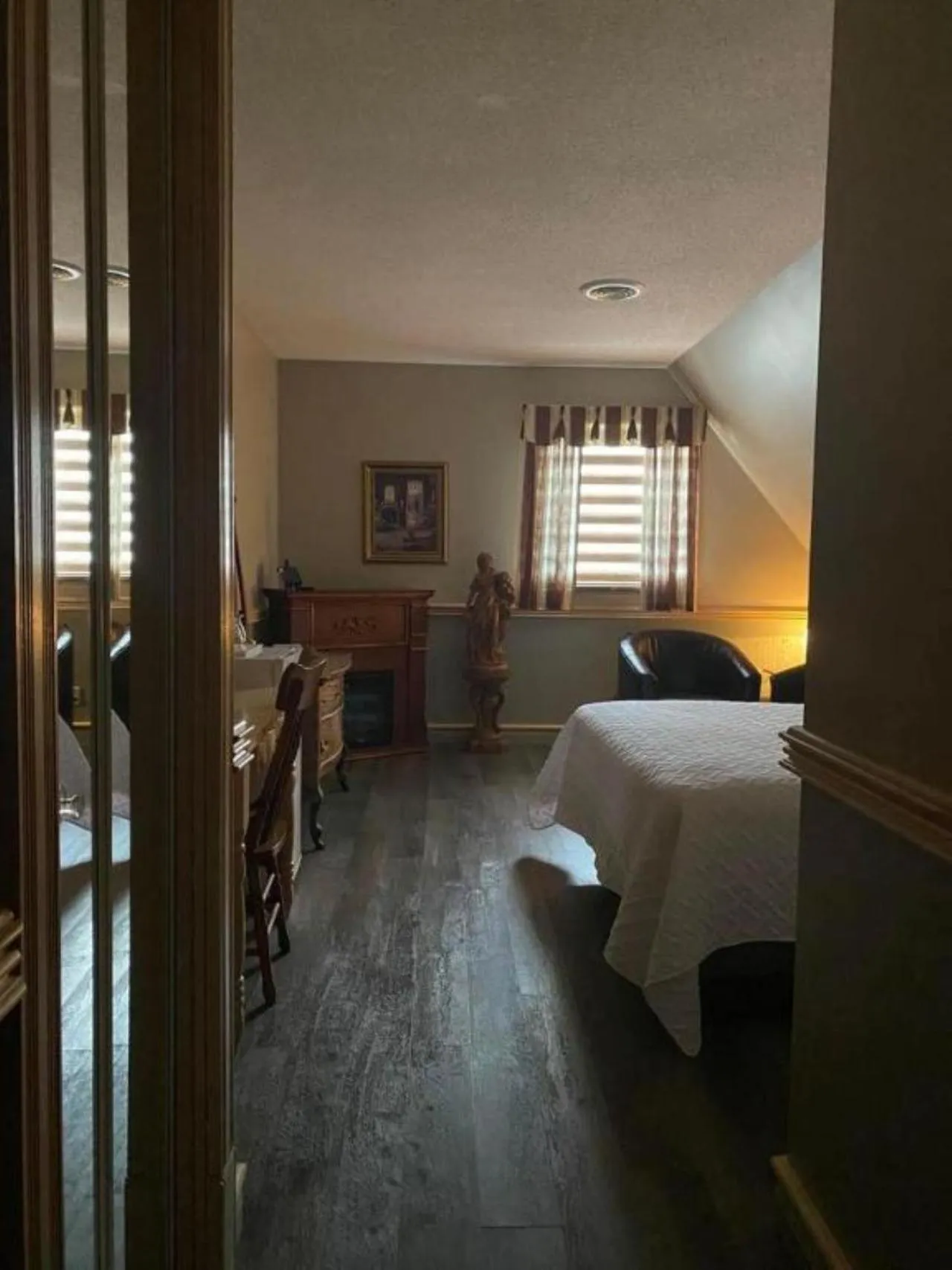 Photo of the whole room, Bed in Auberge MicKy Inc